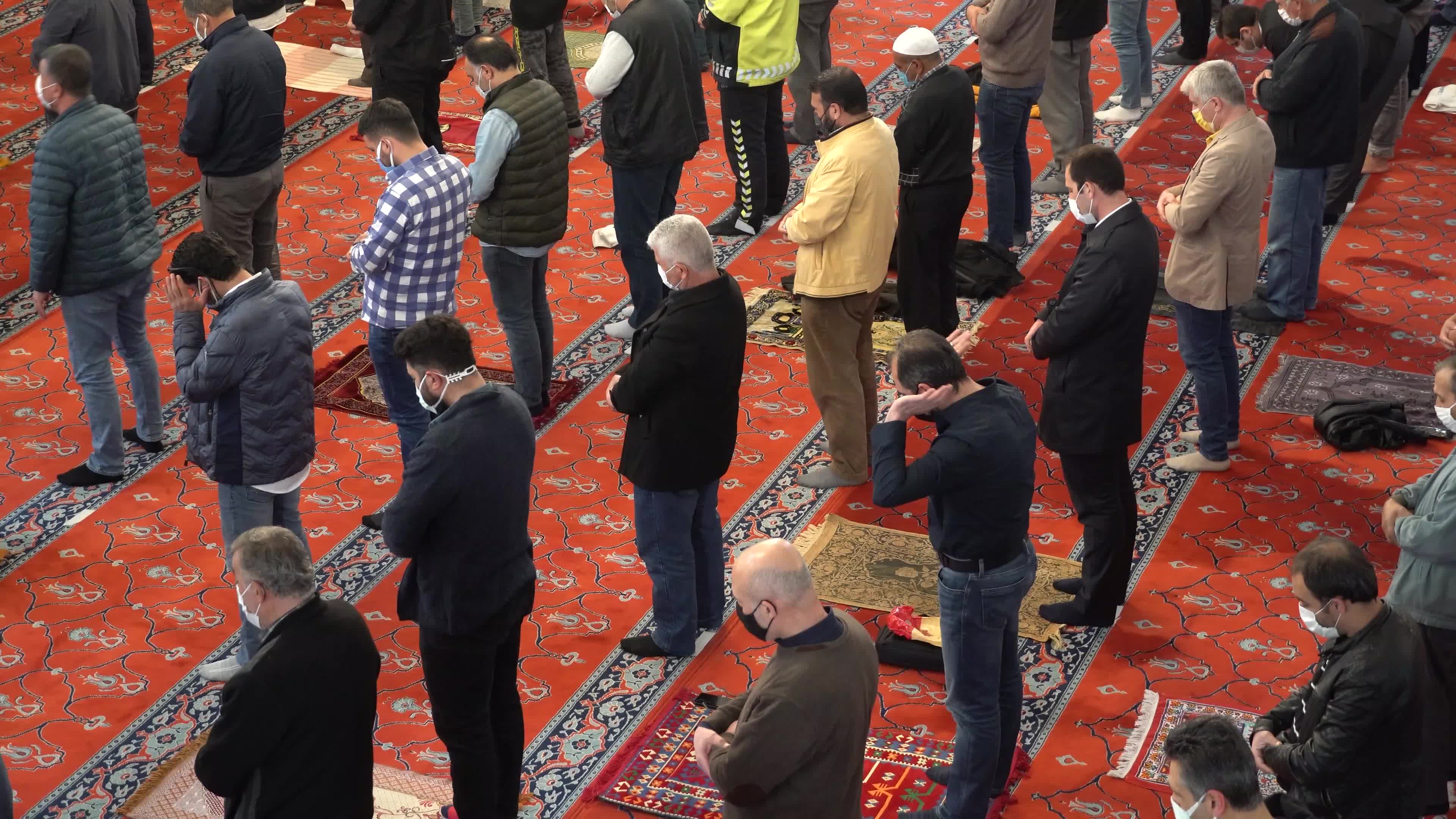 First Friday prayer of Ramadan in Turkey 