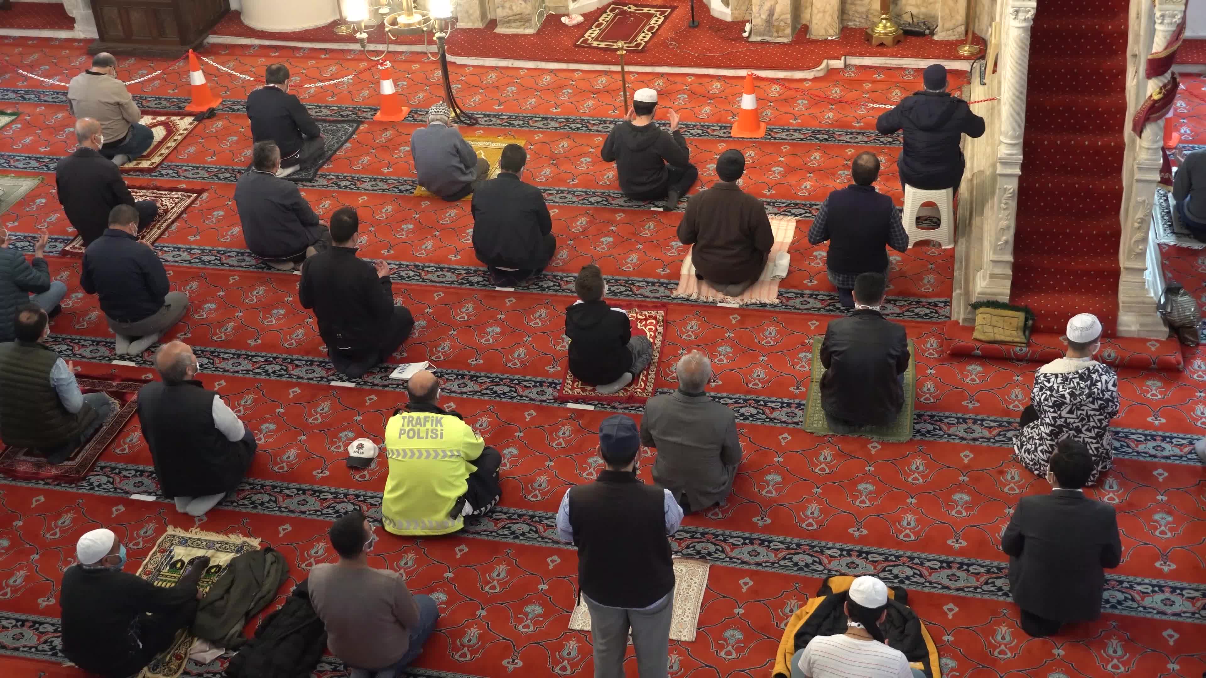 First Friday prayer of Ramadan in Turkey