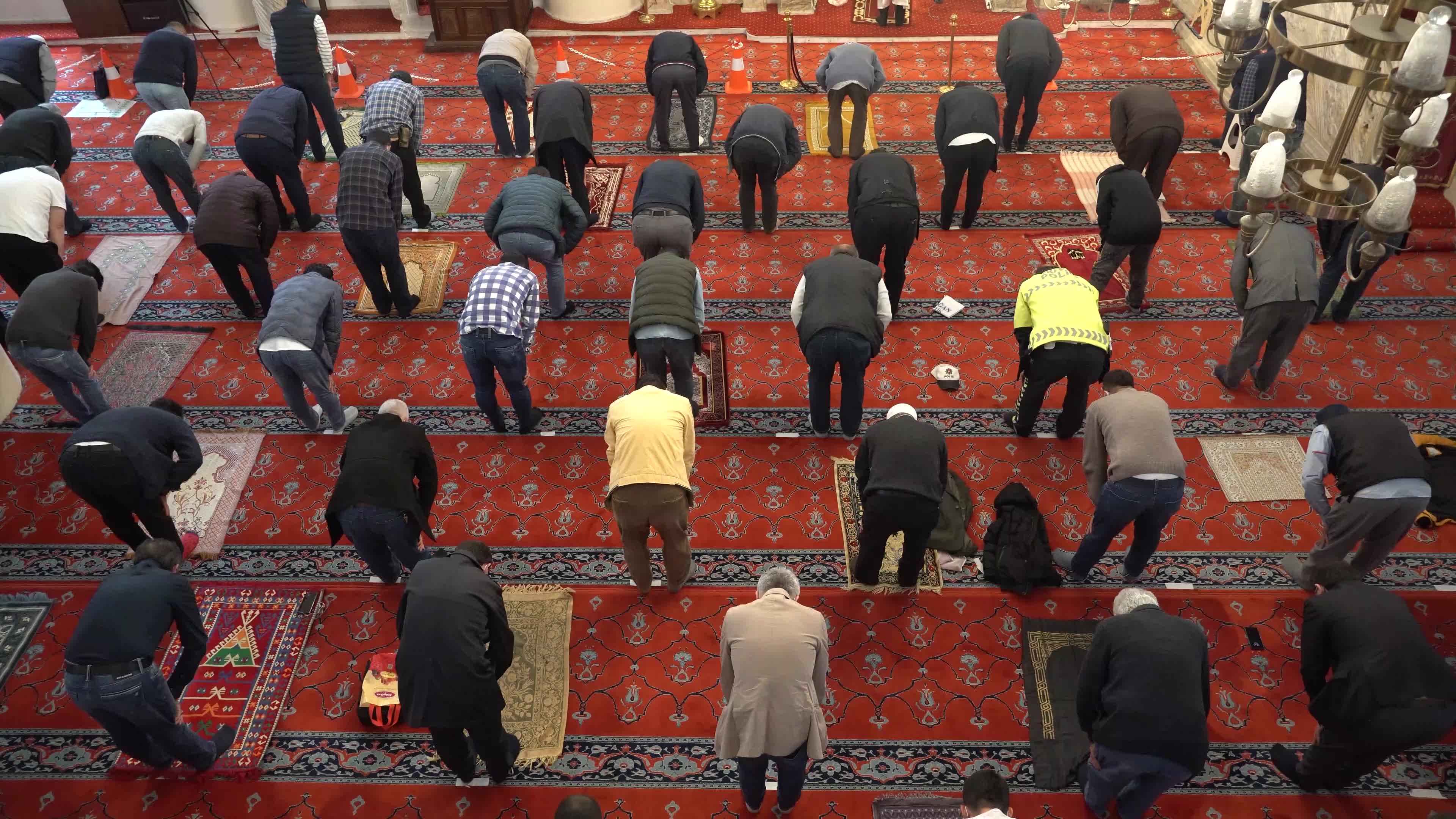 First Friday prayer of Ramadan in Turkey 