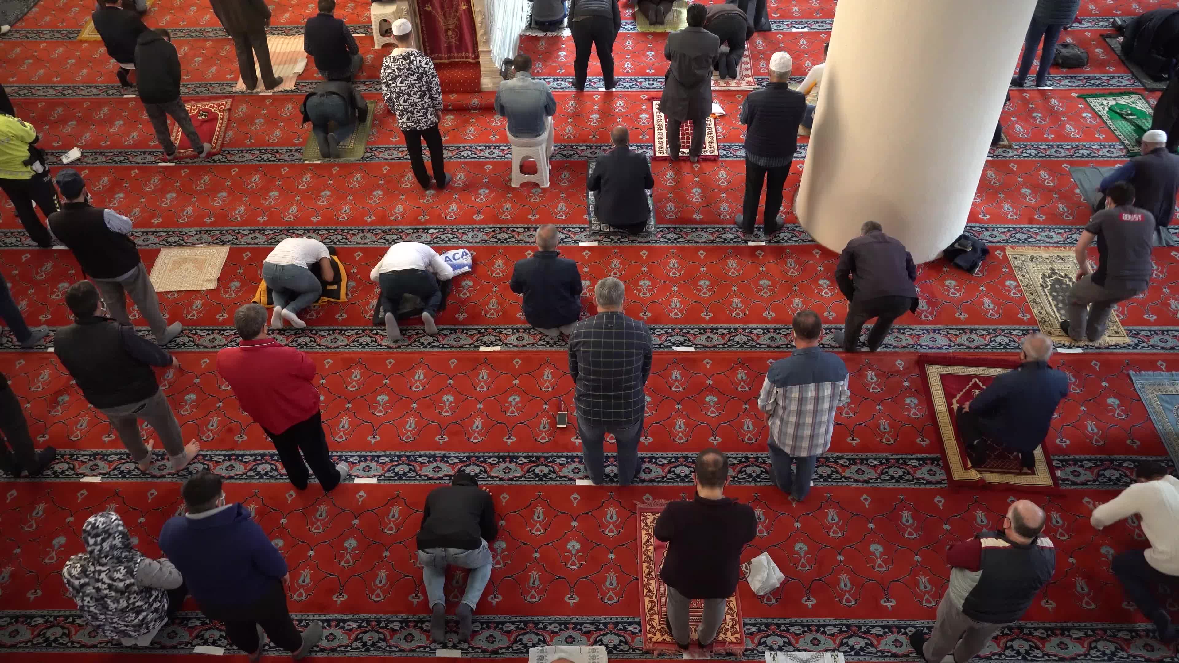 First Friday prayer of Ramadan in Turkey 