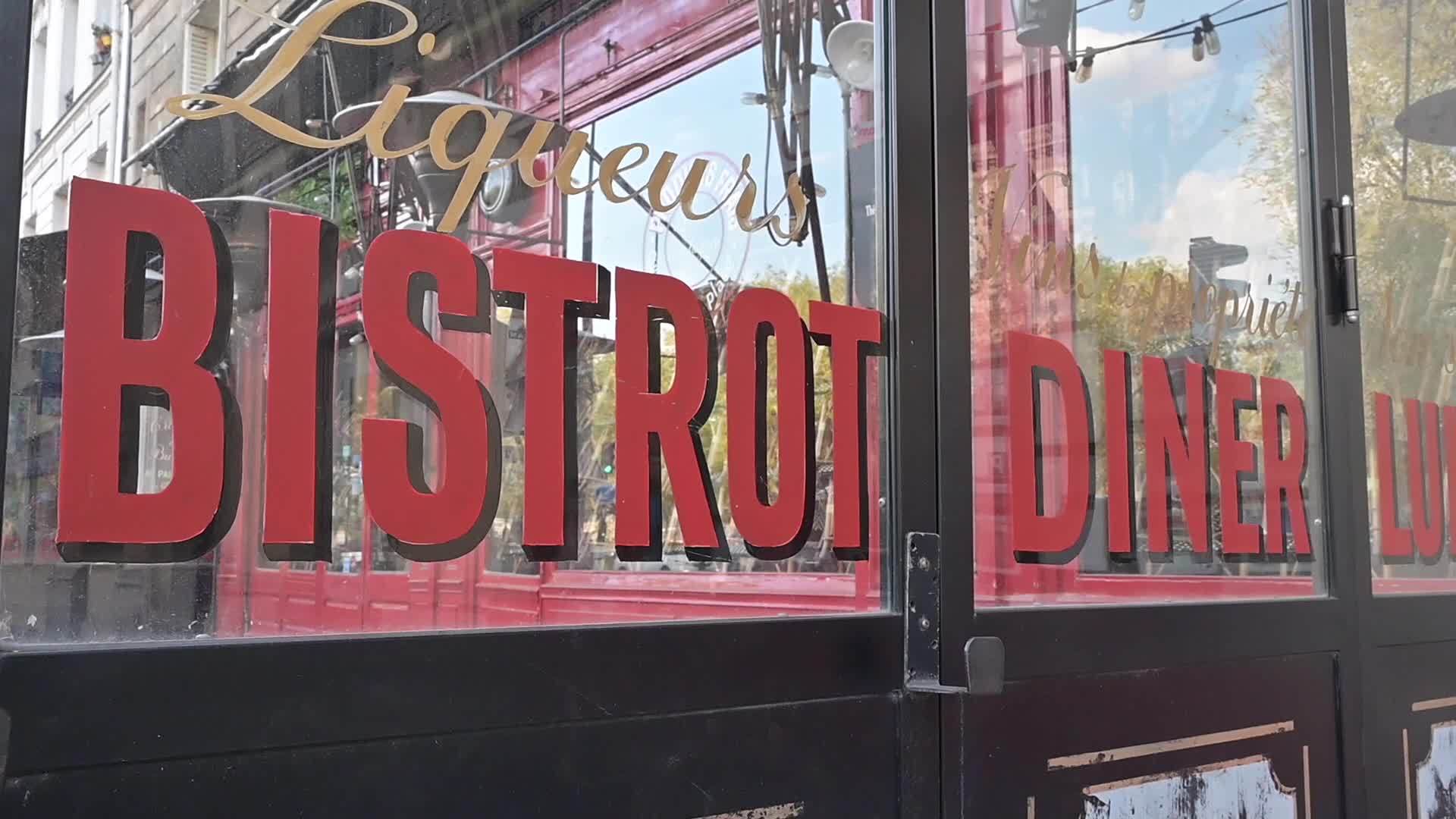 Restaurant closed in Paris amid the Covid-19 pandemic