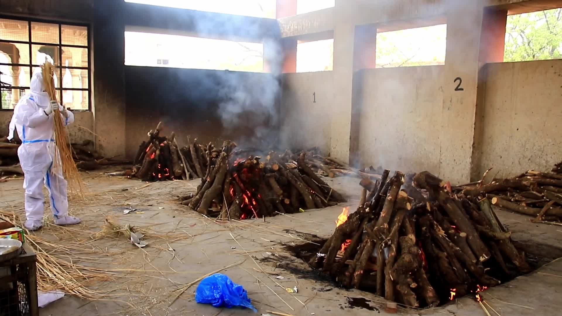 Cremation of Covid-19 deaths in Jaipur, India
