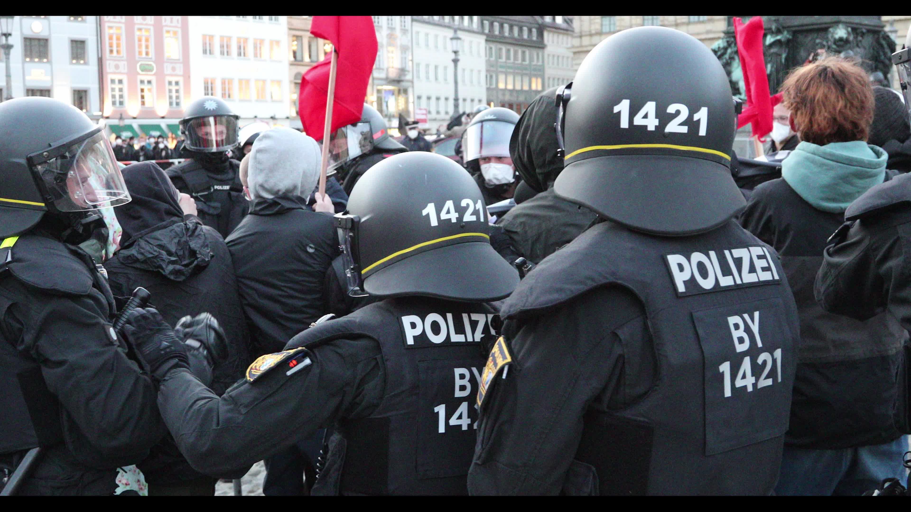 Tensions between police and ANtifa on the edge of Neo-Nazi rally in Munich