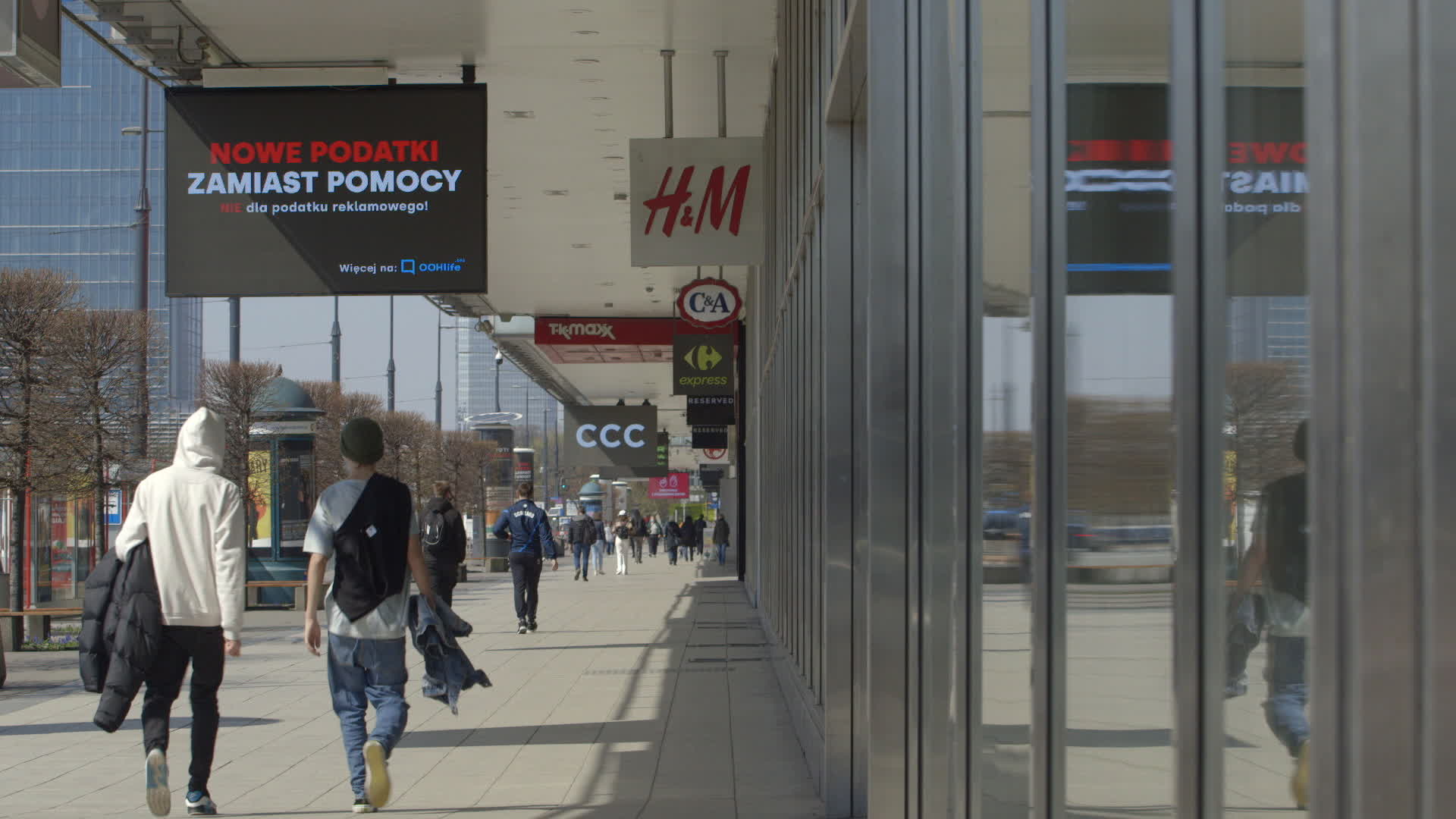 Poland eases COVID-19 restrictions to unfreeze economy