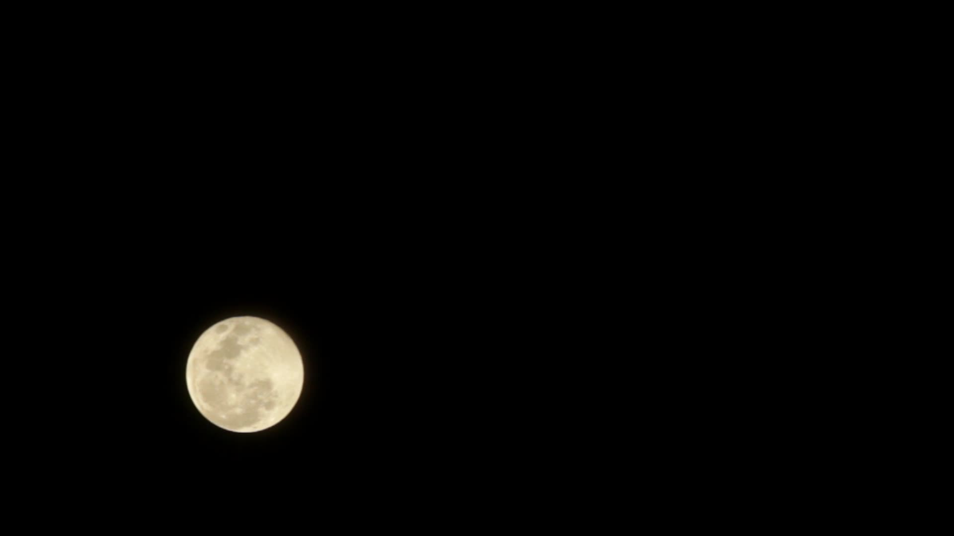 Super Pink Moon Seen in Aceh