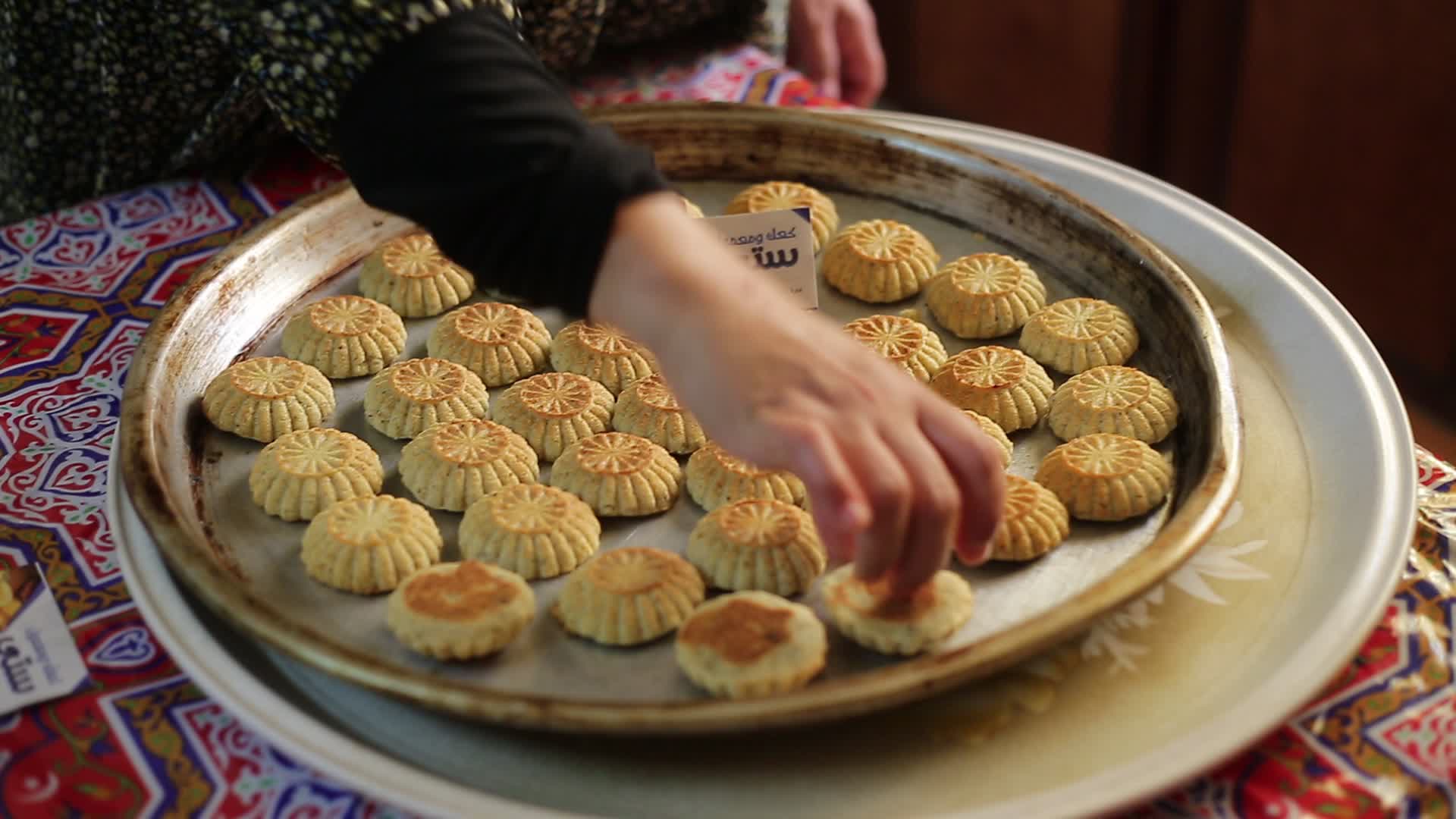 Preparing cakes for Eid al-Fitr in Gaza