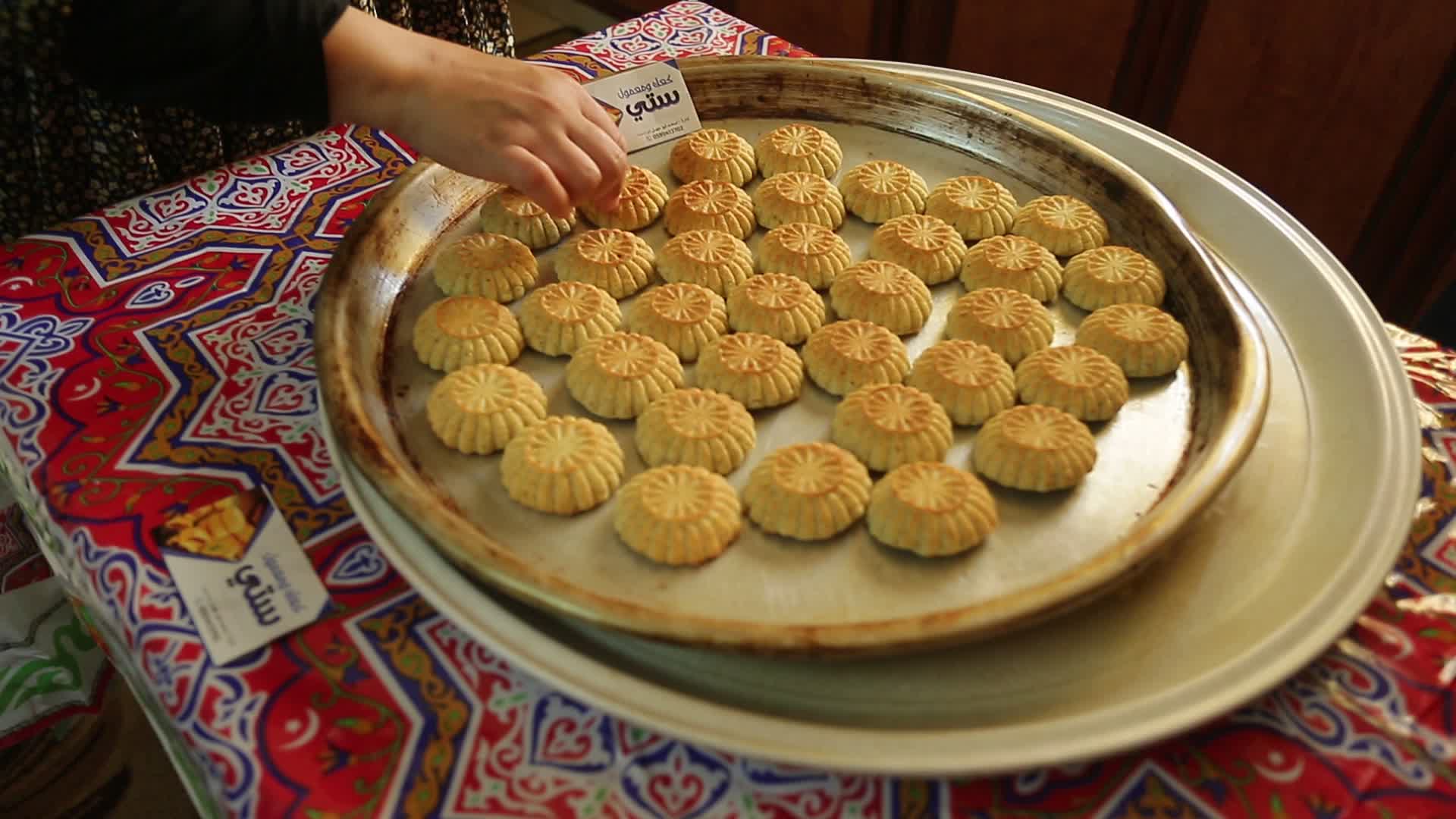 Preparing cakes for Eid al-Fitr in Gaza