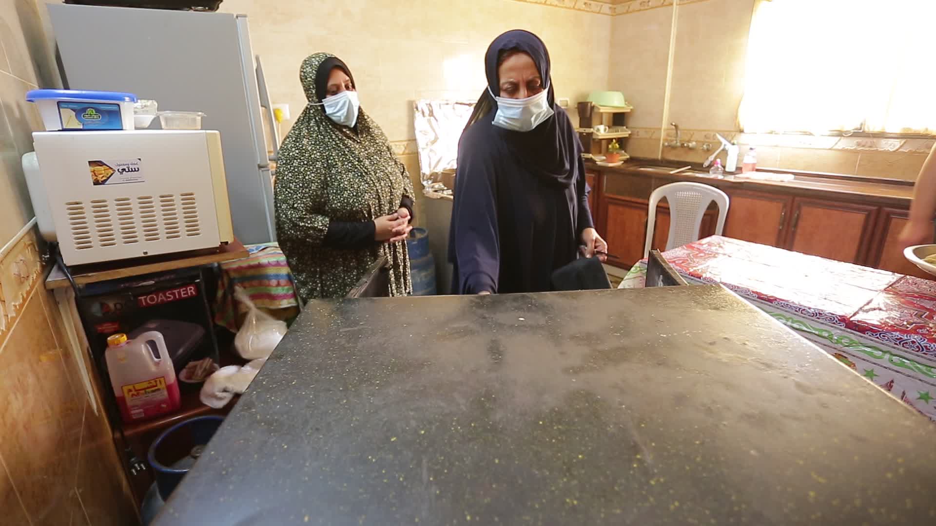 Preparing cakes for Eid al-Fitr in Gaza