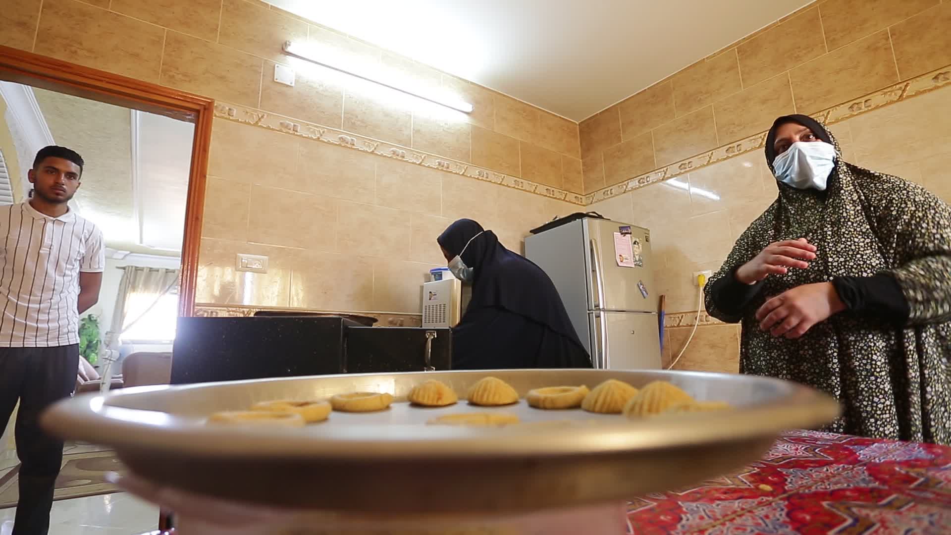 Preparing cakes for Eid al-Fitr in Gaza