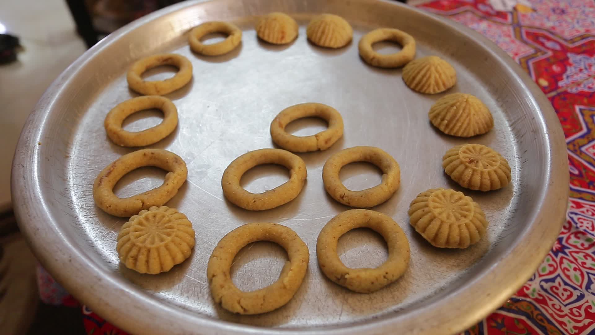 Preparing cakes for Eid al-Fitr in Gaza