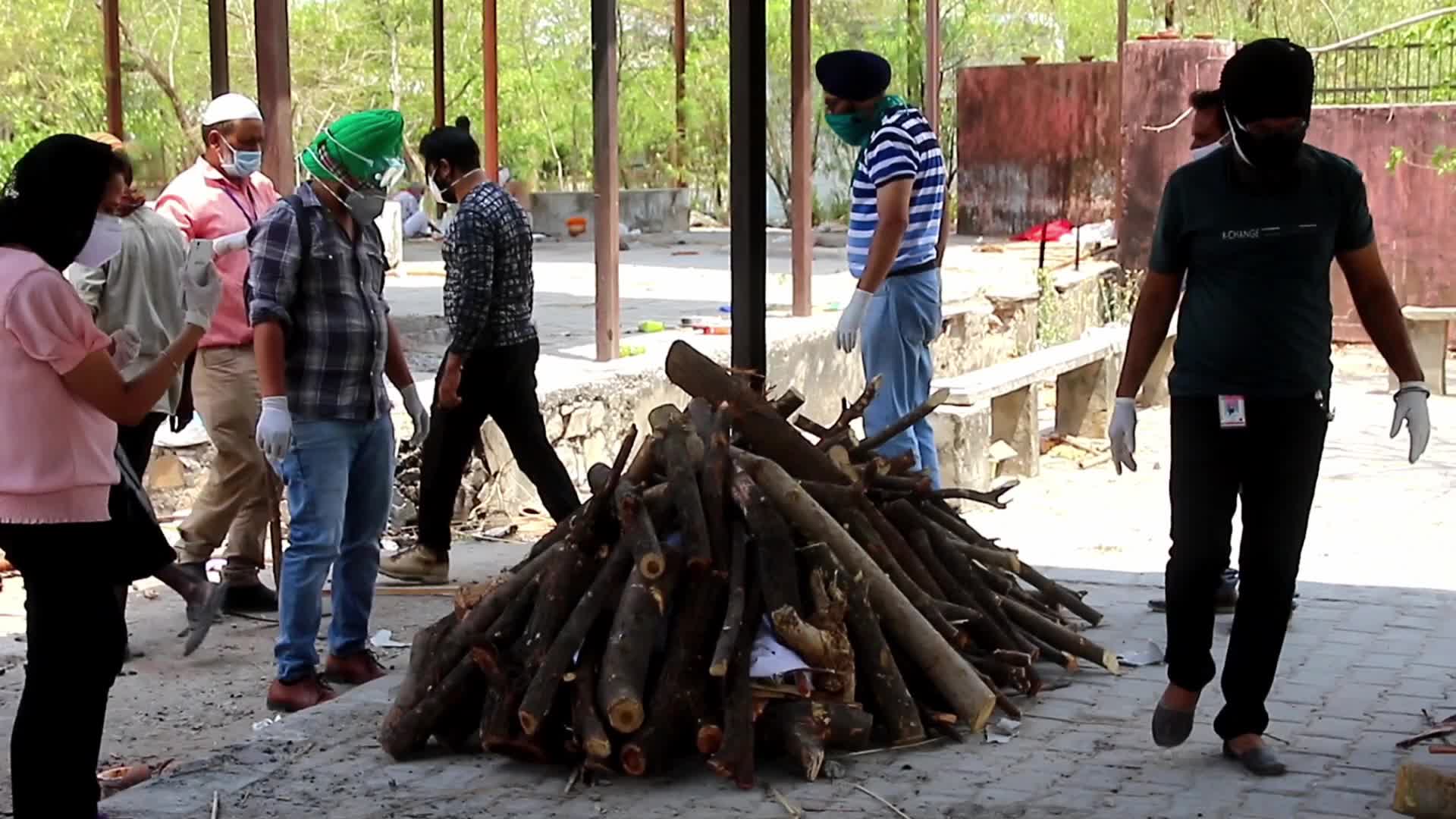 Mass cremation for Covid-19 victims in Jaipur, India