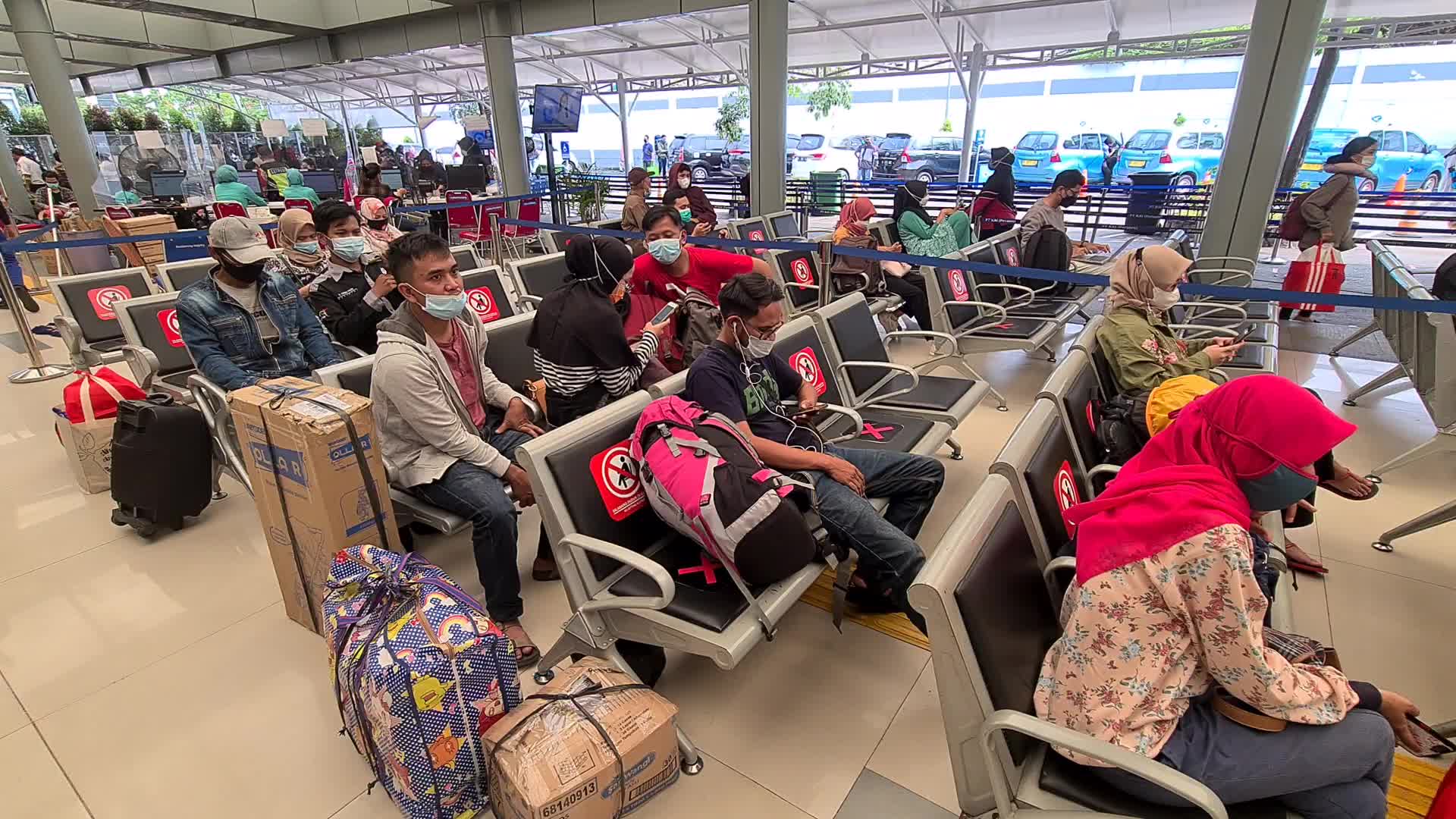 People back to home ahead Eid al-Fitr in Jakarta, Indonesia