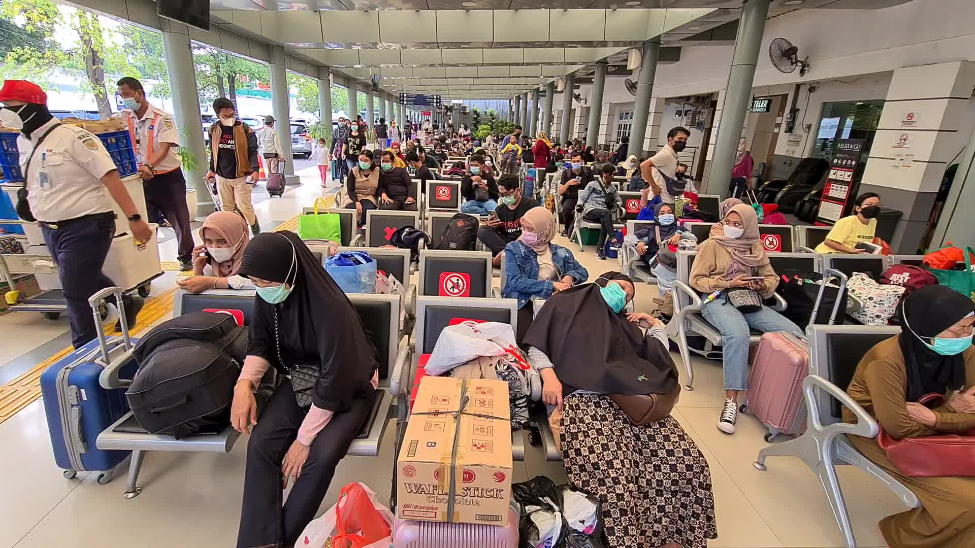 People back to home ahead Eid al-Fitr in Jakarta, Indonesia