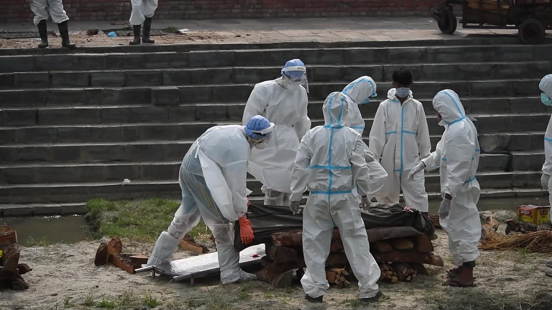 Coronavirus cremation in Nepal