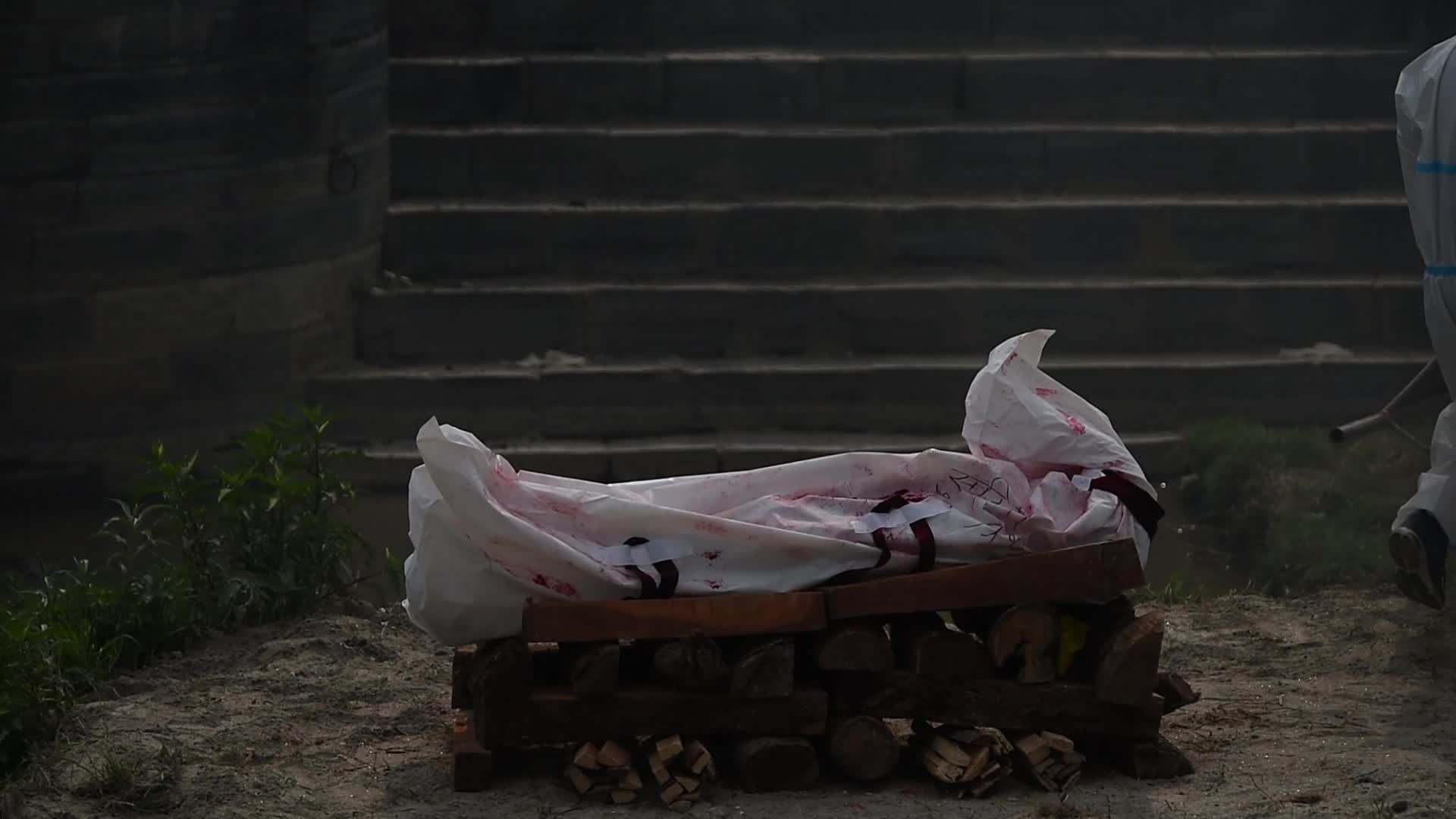 Coronavirus cremation in Nepal