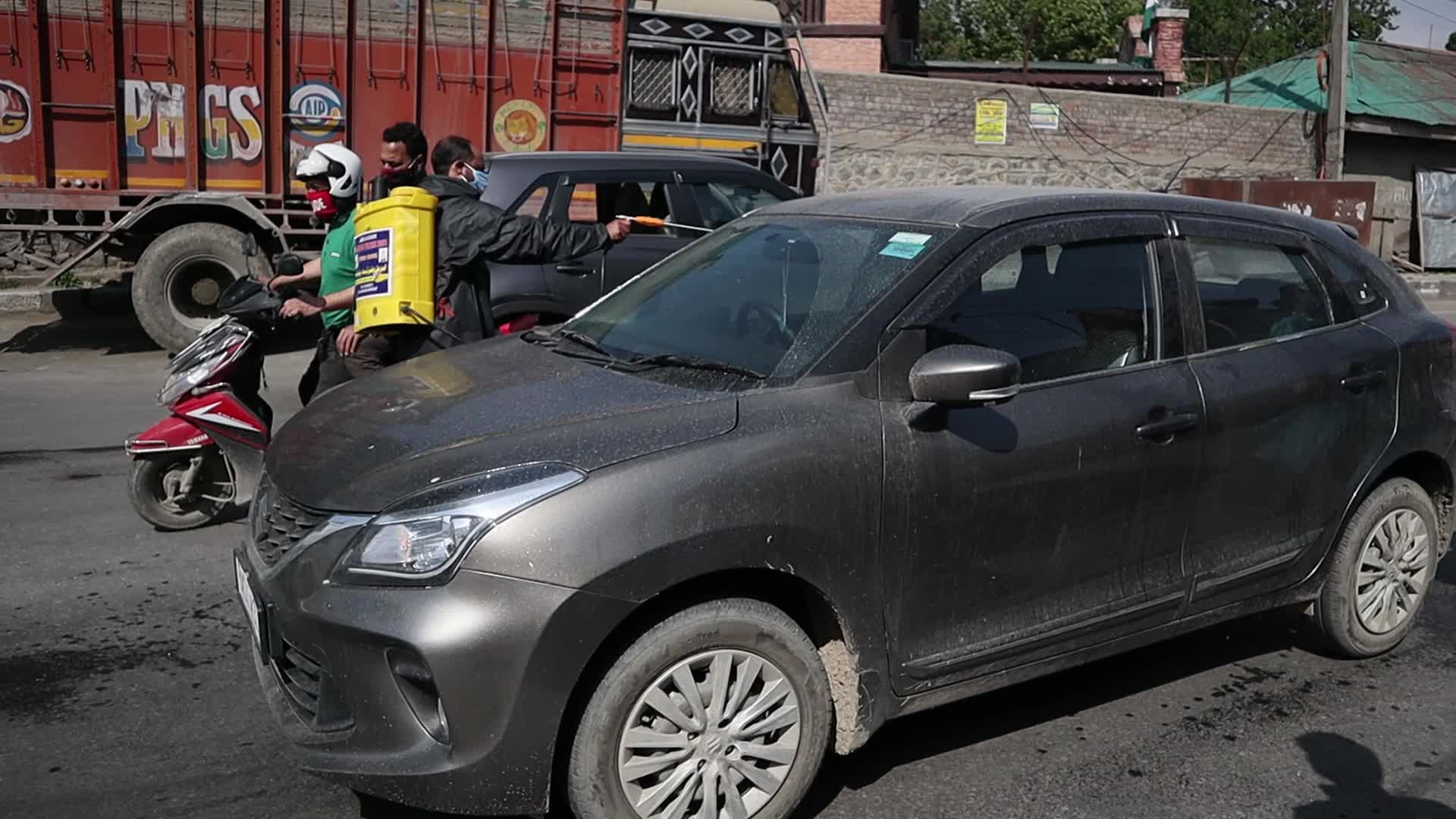 Local NGO Sanitising Neighbourhood in Kashmir