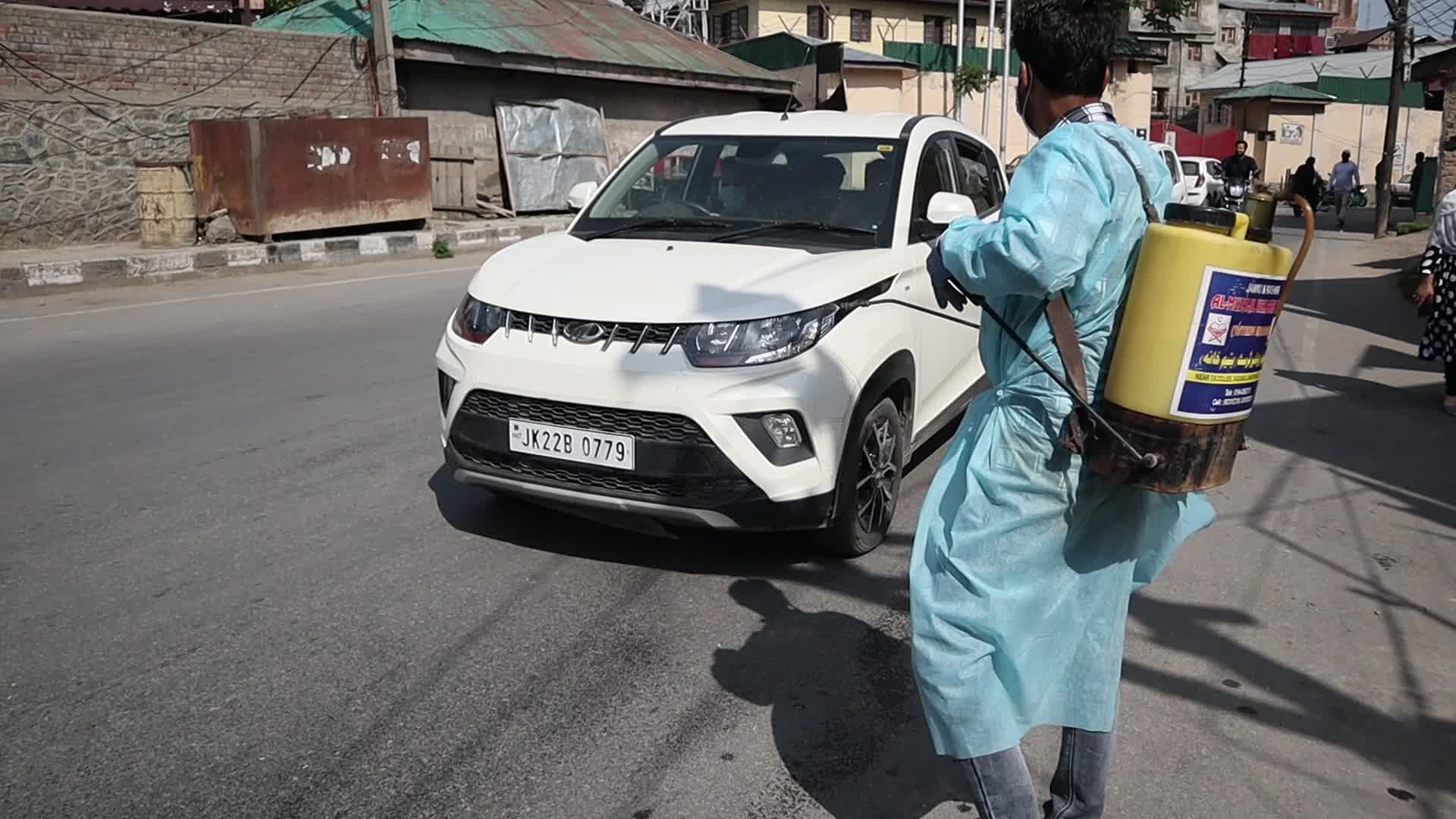 Local NGO Sanitising Neighbourhood in Kashmir