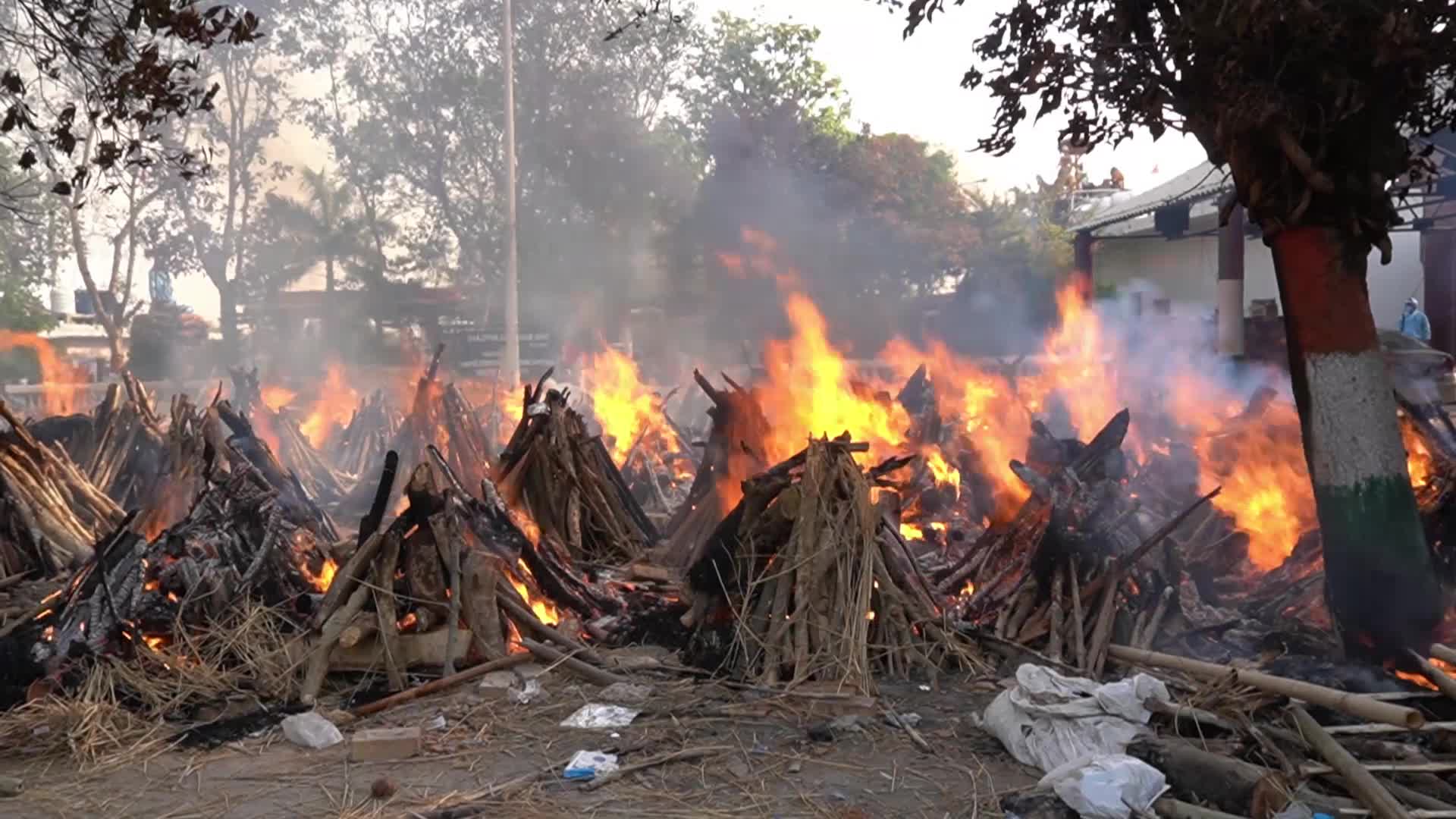Mass cremation for Covid-19 victims in New Delhi, India