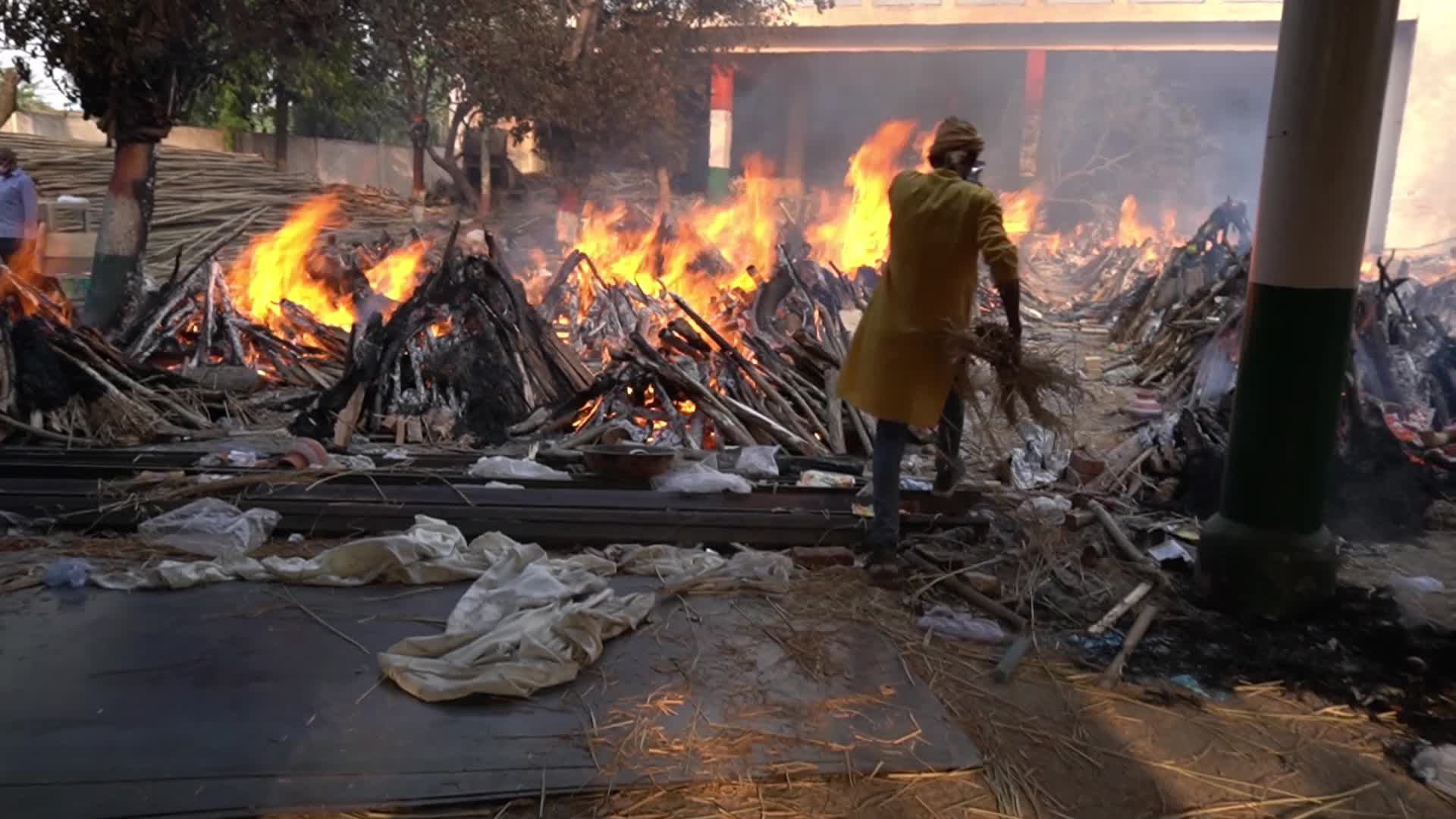 Mass cremation for Covid-19 victims in New Delhi, India