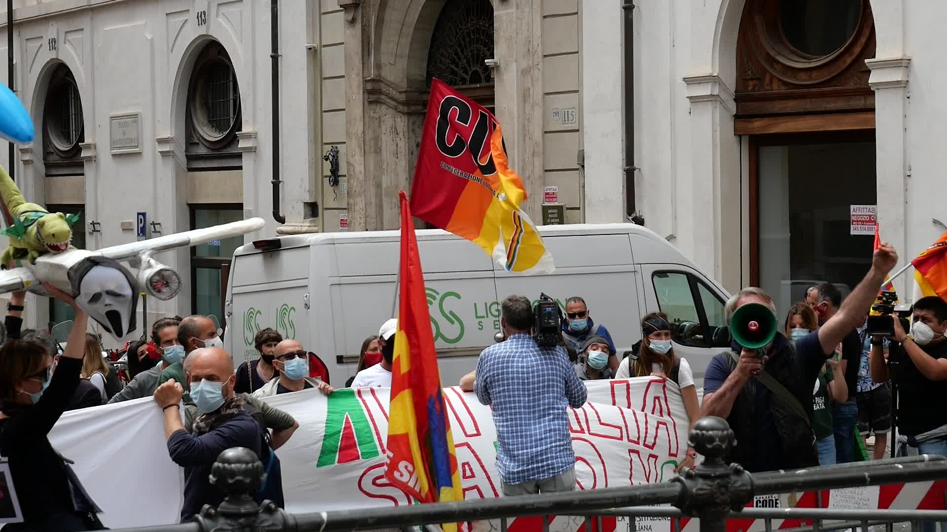 Alitalia workers protest in Rome