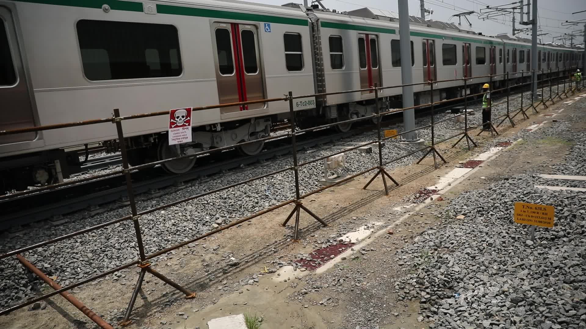 Metro rail in Dhaka