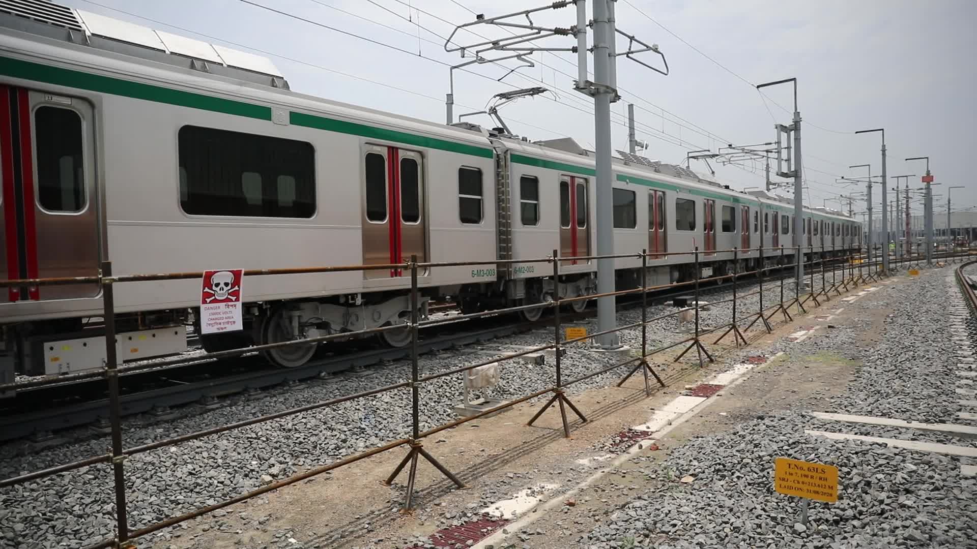 Metro rail in Dhaka