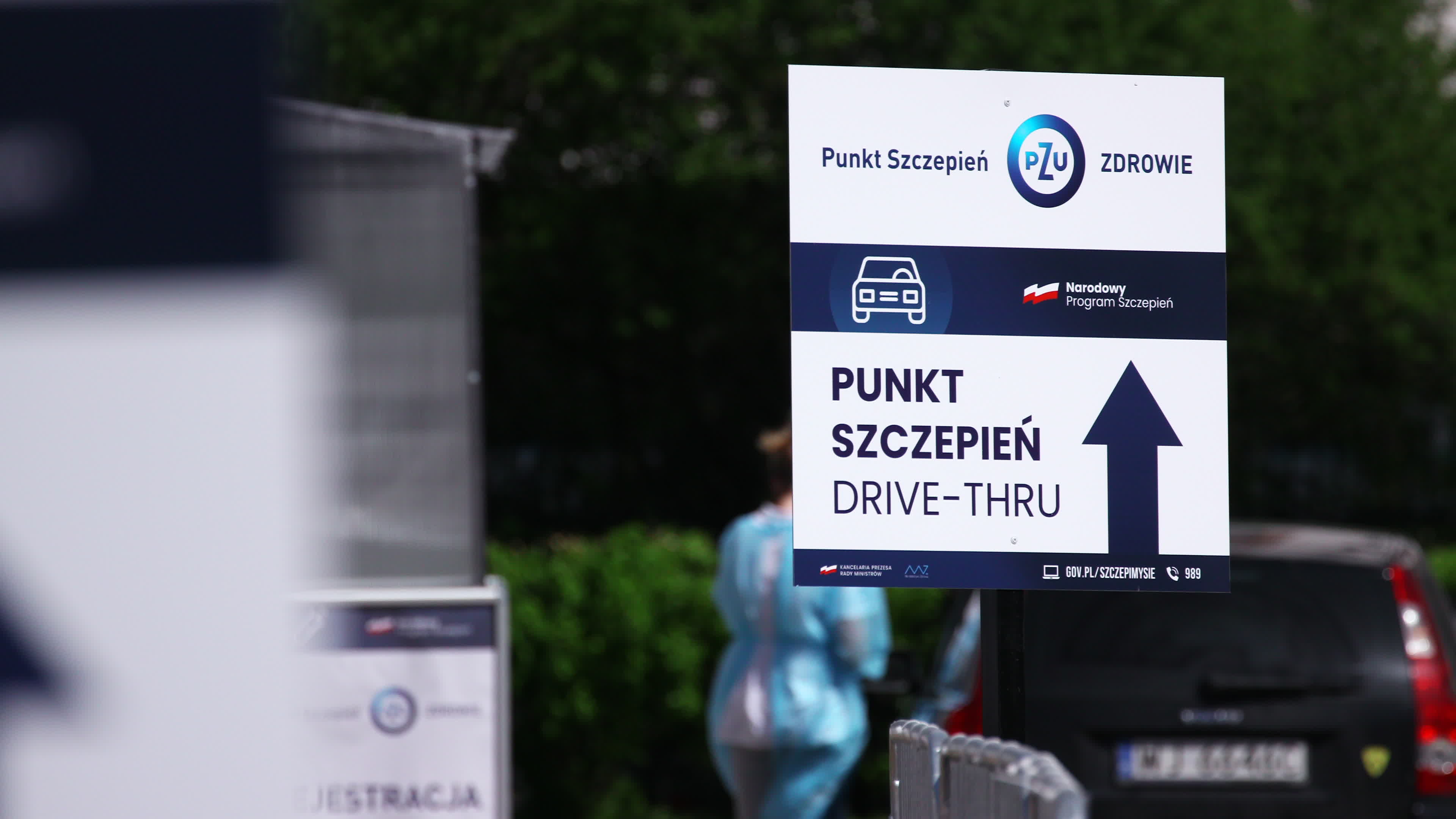 First drive-thru COVID-19 vaccination point in Warsaw
