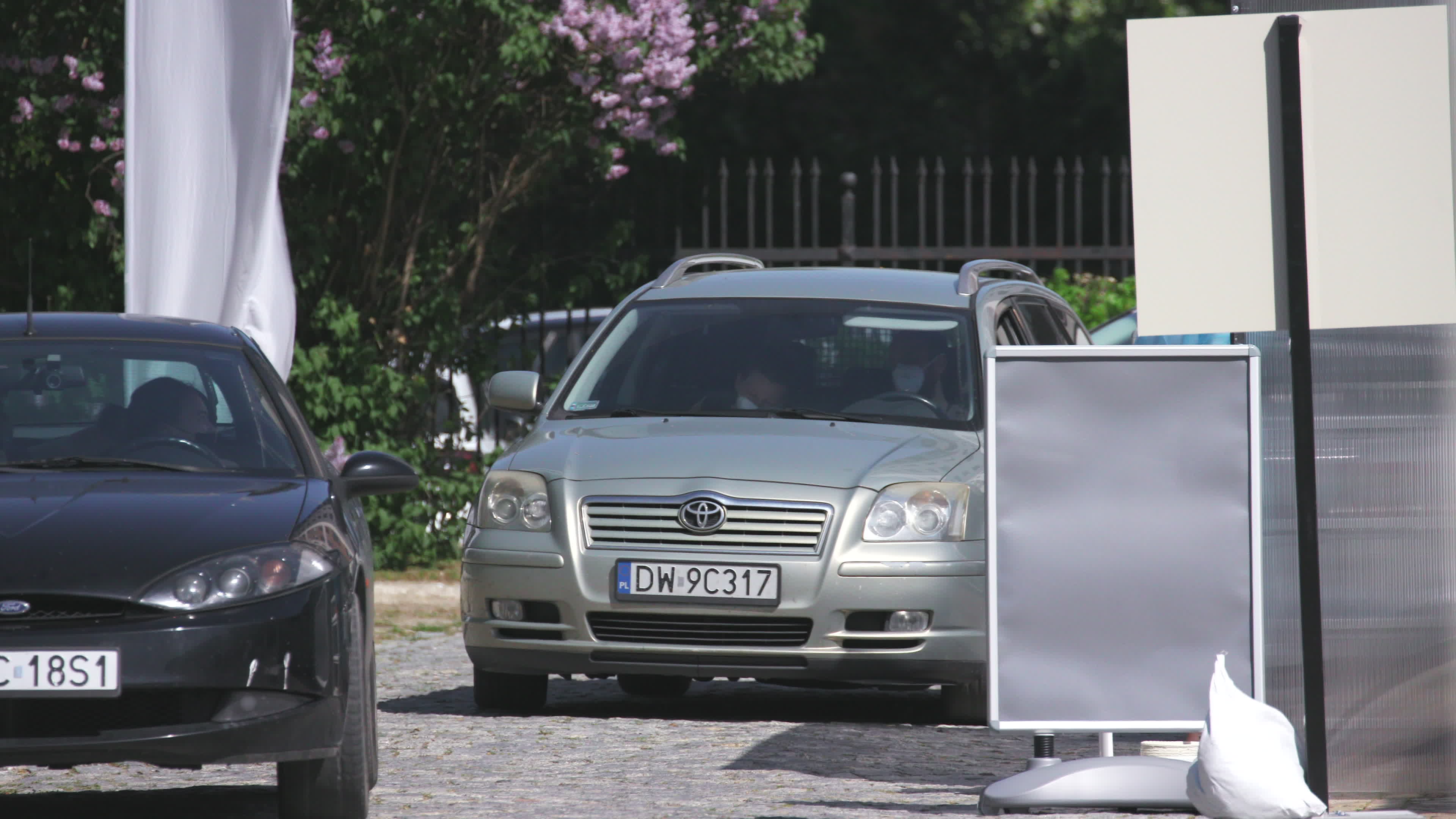 First drive-thru COVID-19 vaccination point in Warsaw