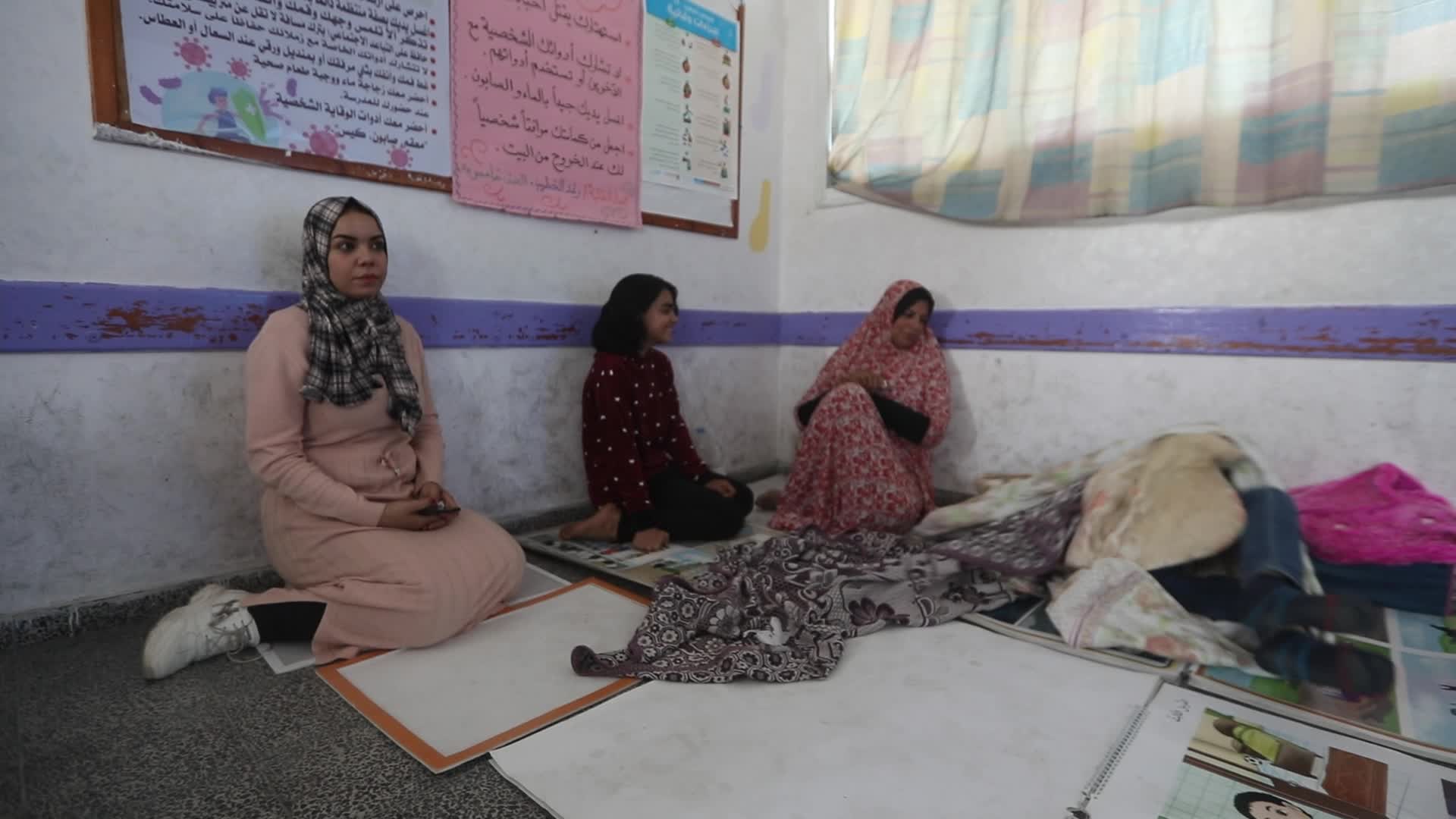 Palestinian families flee to UNRWA schools due to the continuous shelling of Gaza city