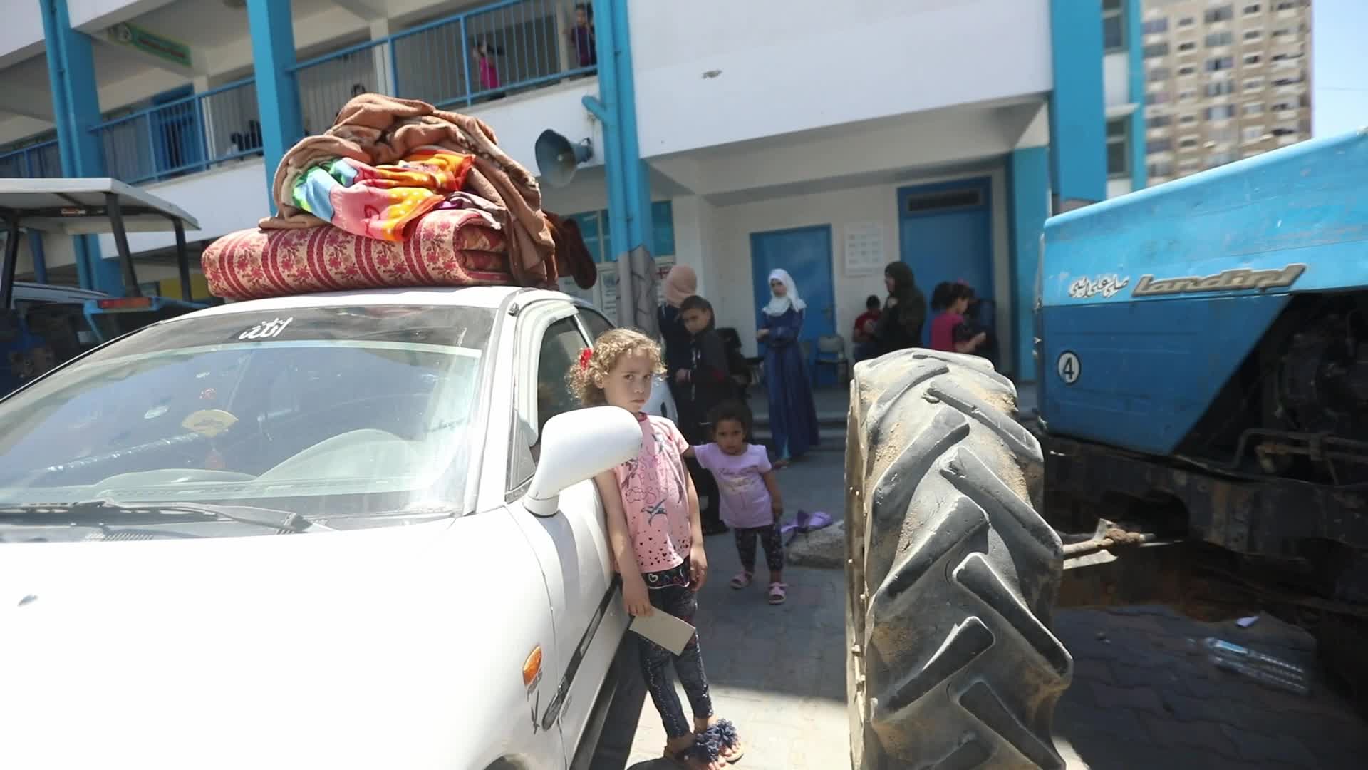 Palestinian families flee to UNRWA schools due to the continuous shelling of Gaza city