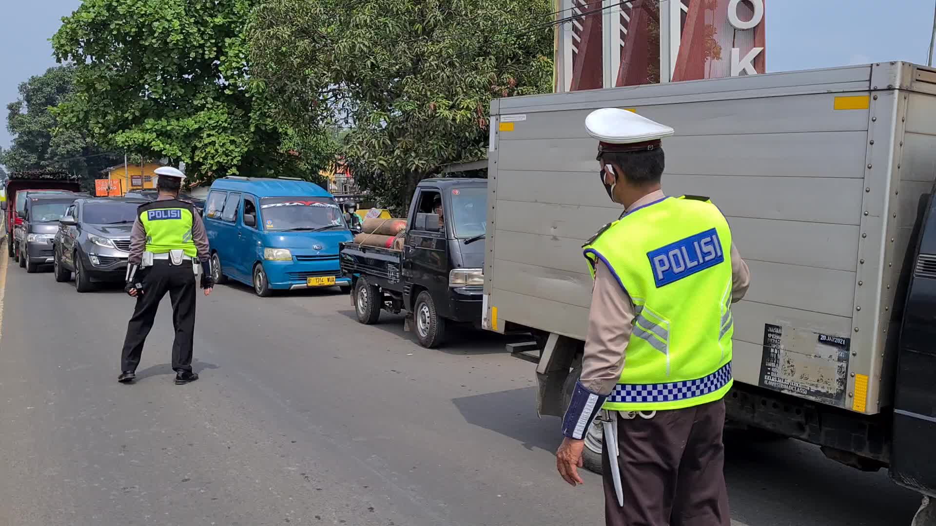 Coronavirus swab test and border blocking in Indonesia