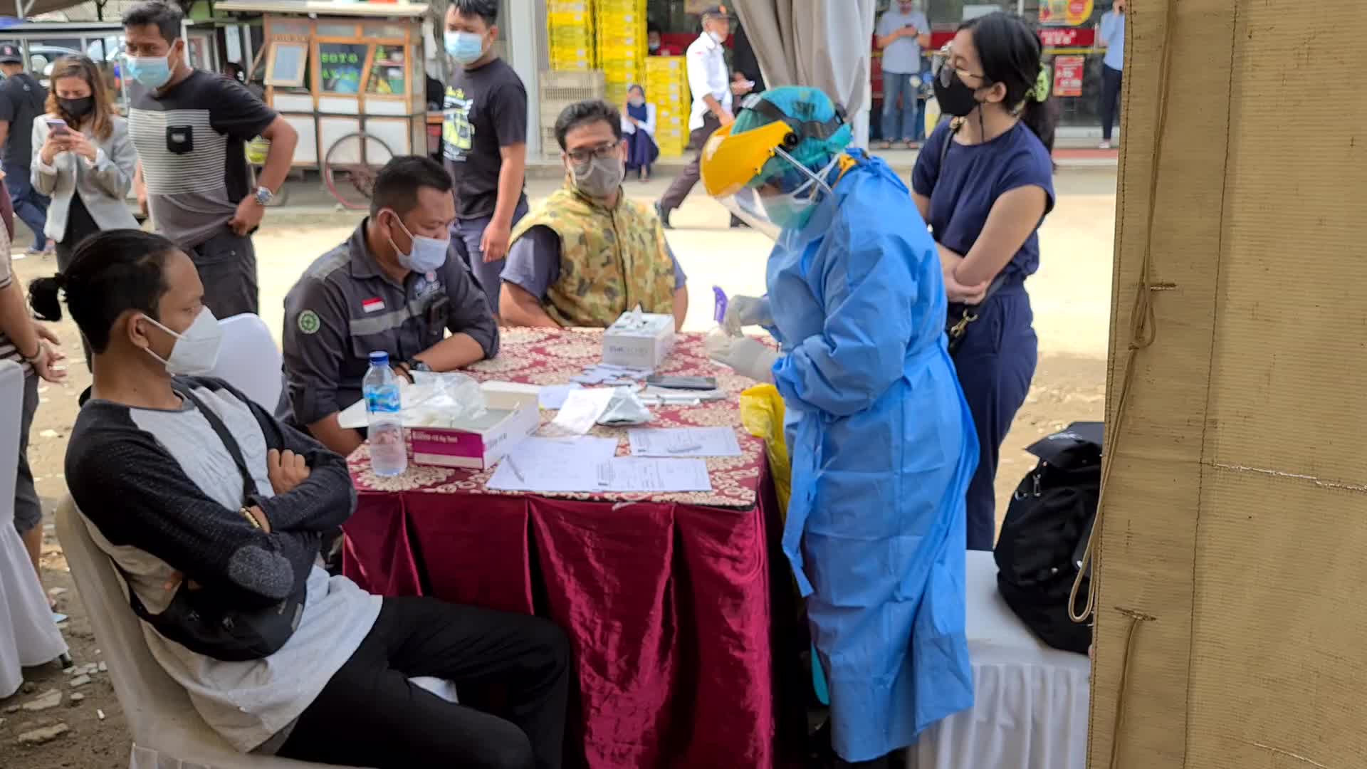 Coronavirus swab test and border blocking in Indonesia