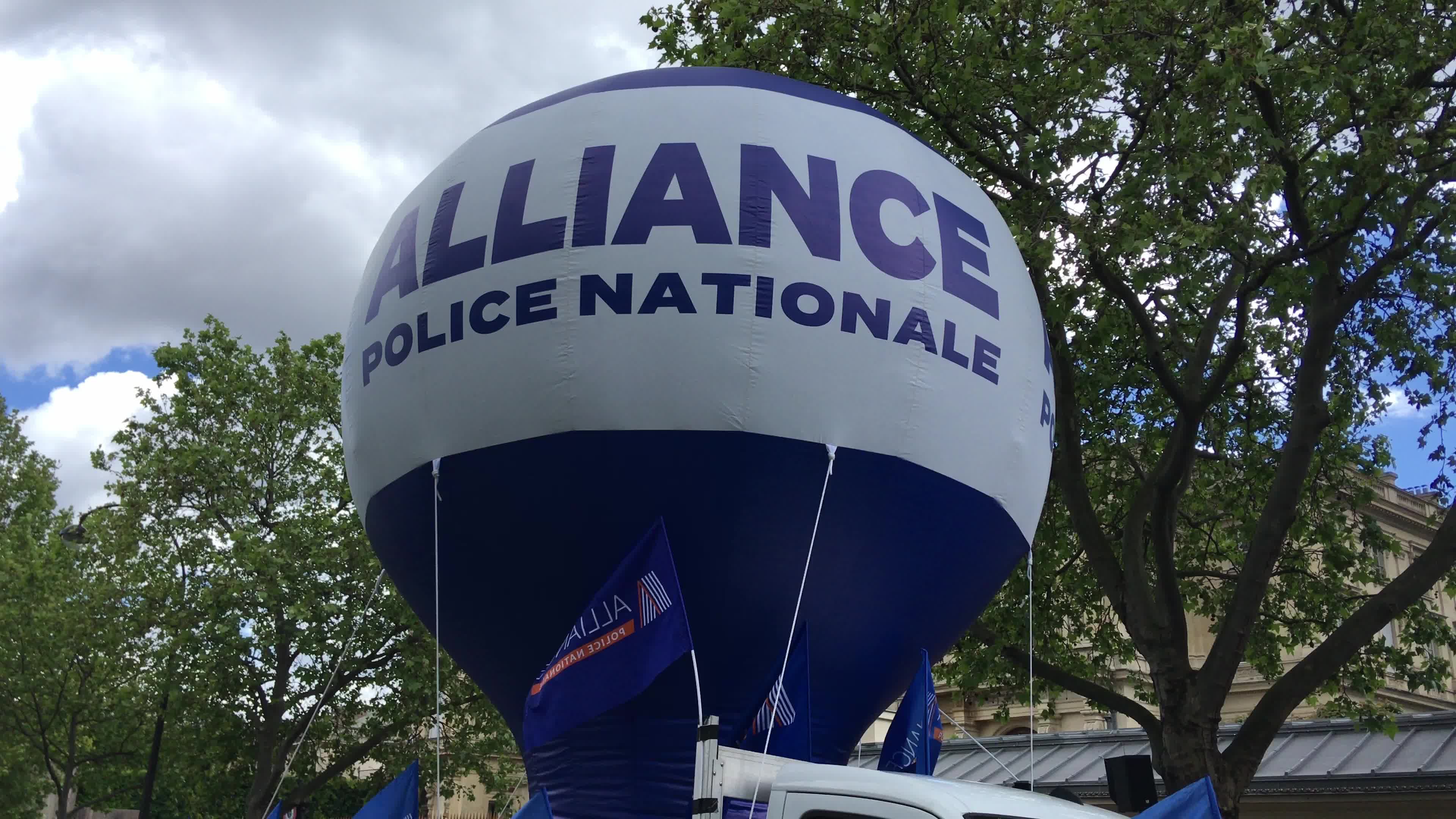 Police unions rally in Paris
