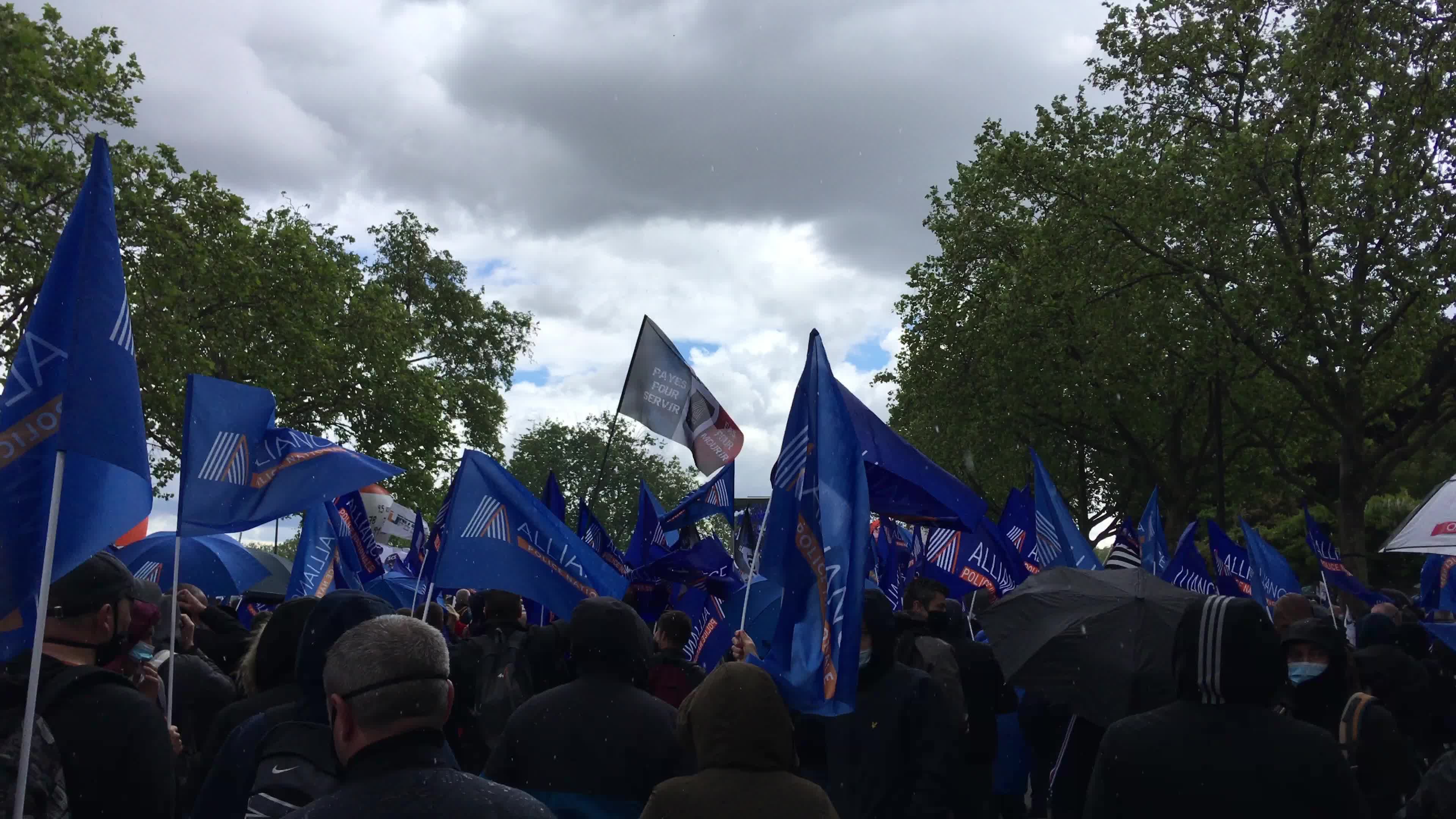 Police unions rally in Paris