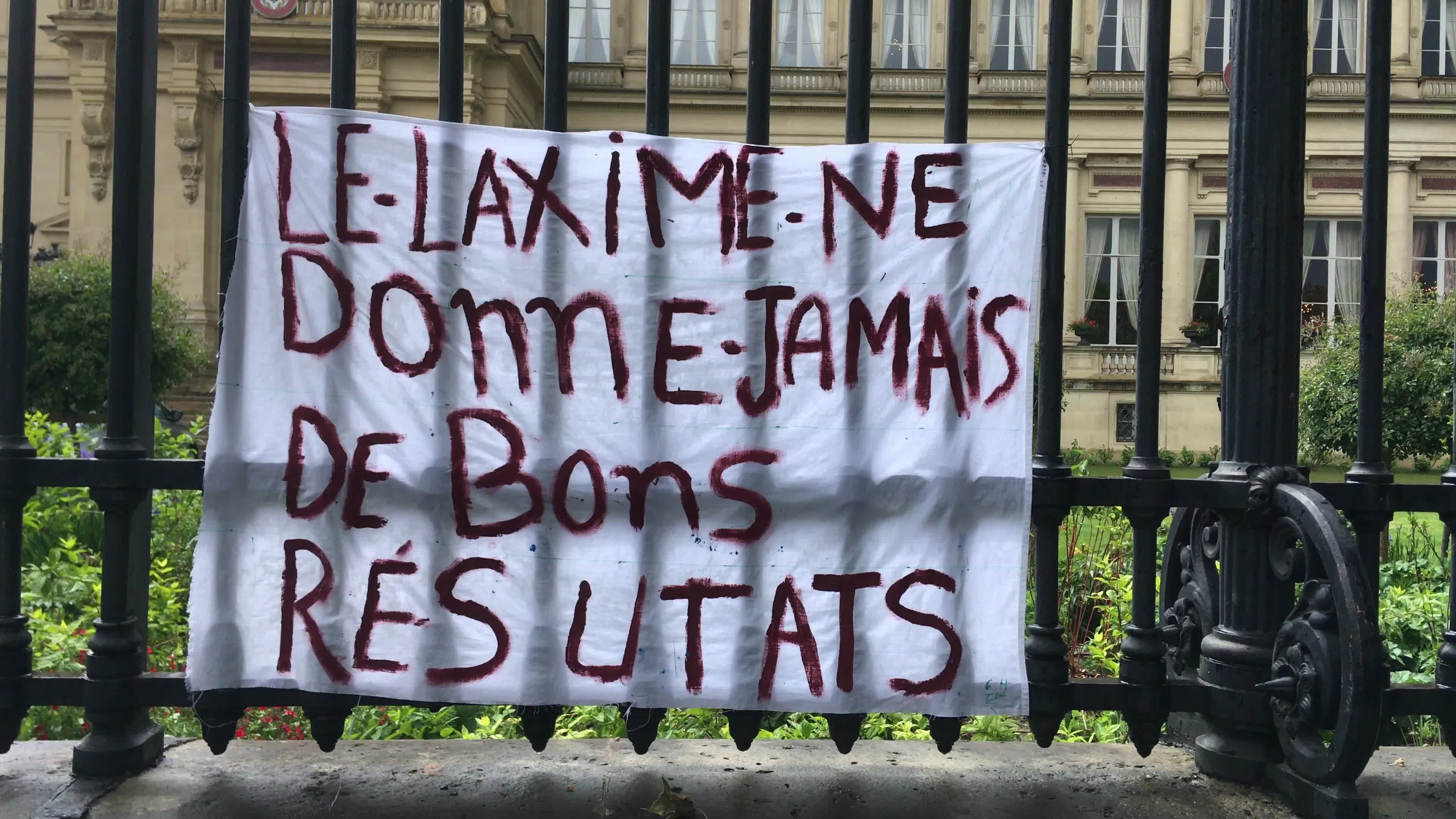 Police unions rally in Paris