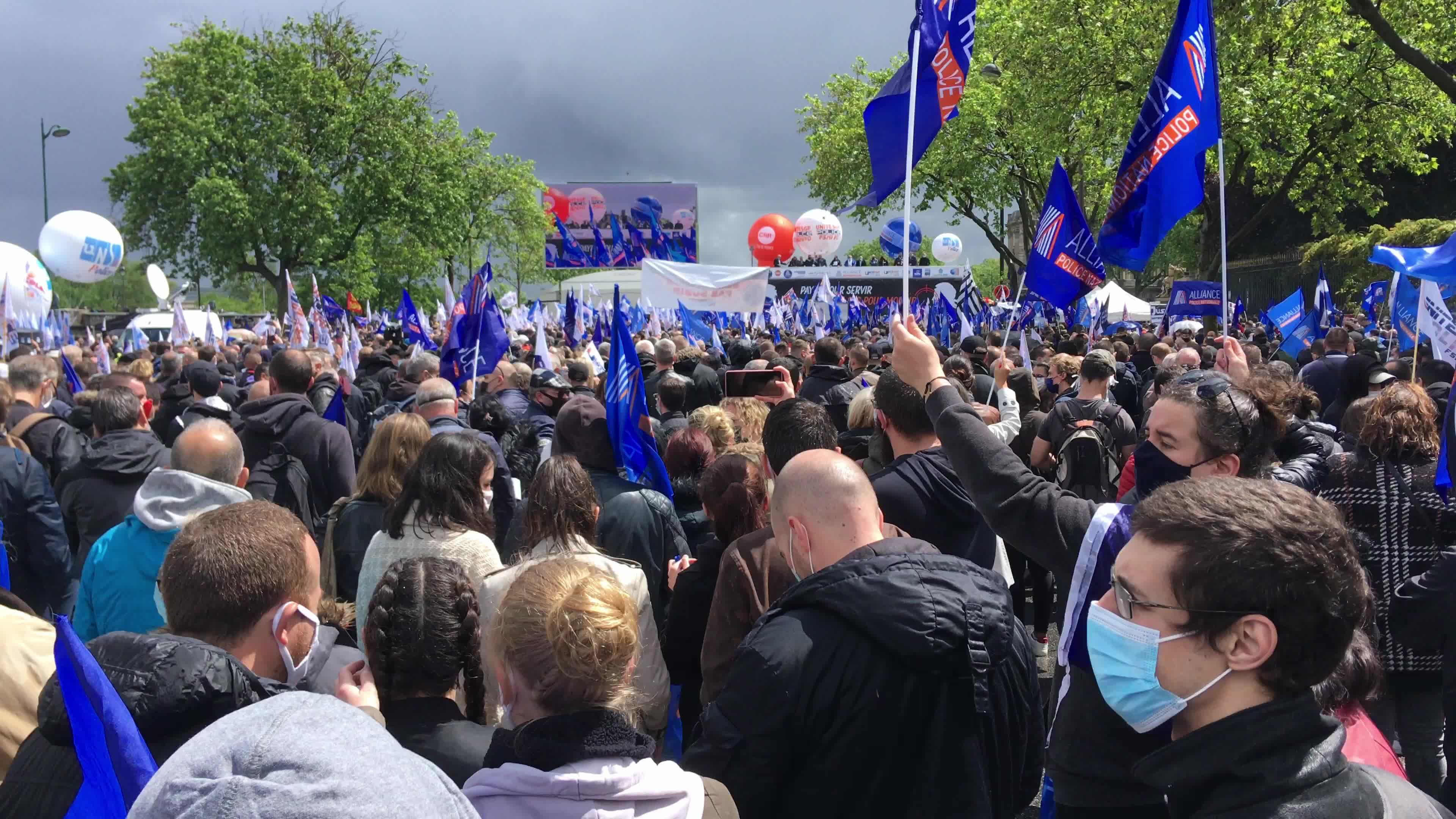 Police unions rally in Paris