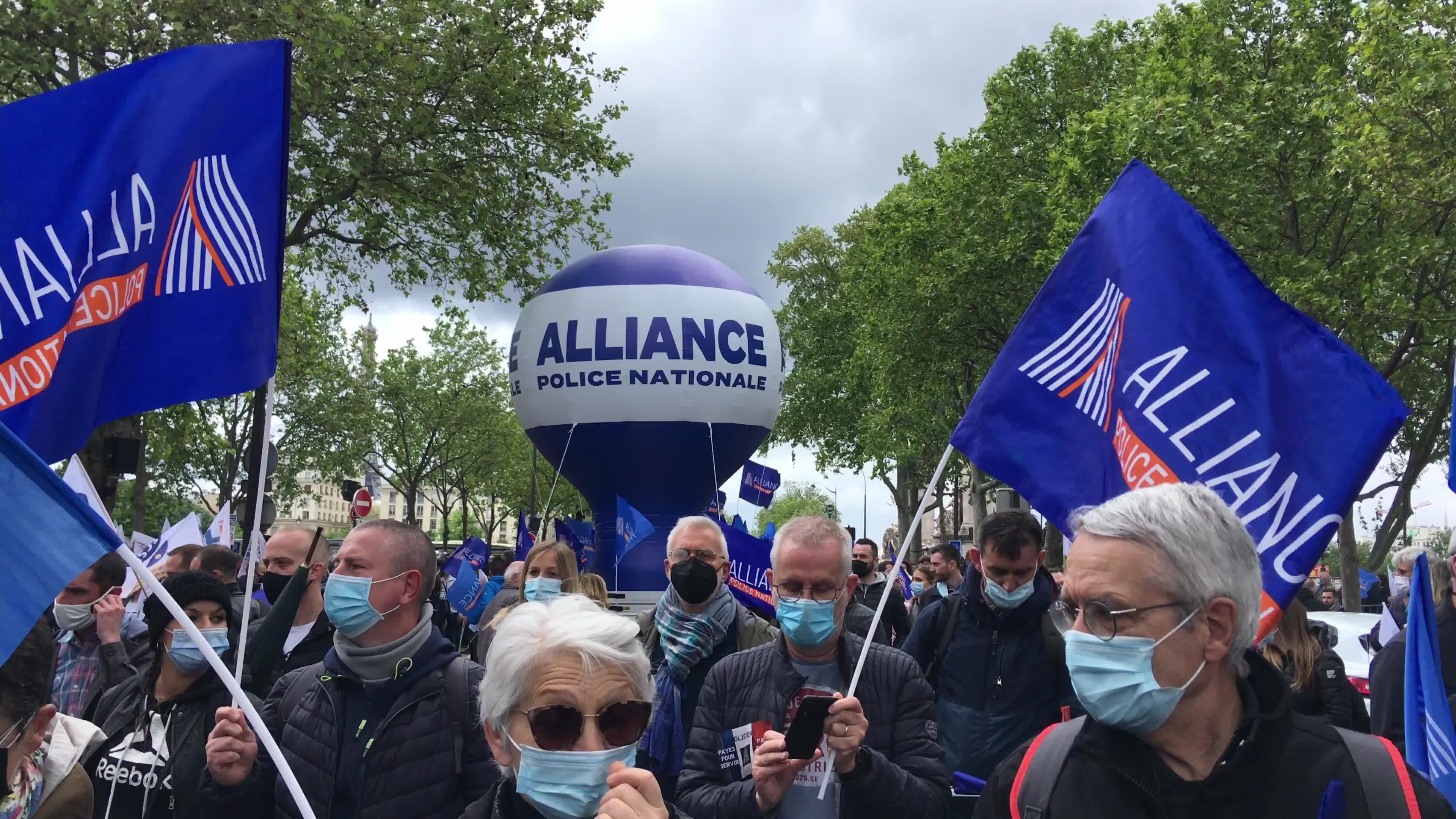 Police unions rally in Paris