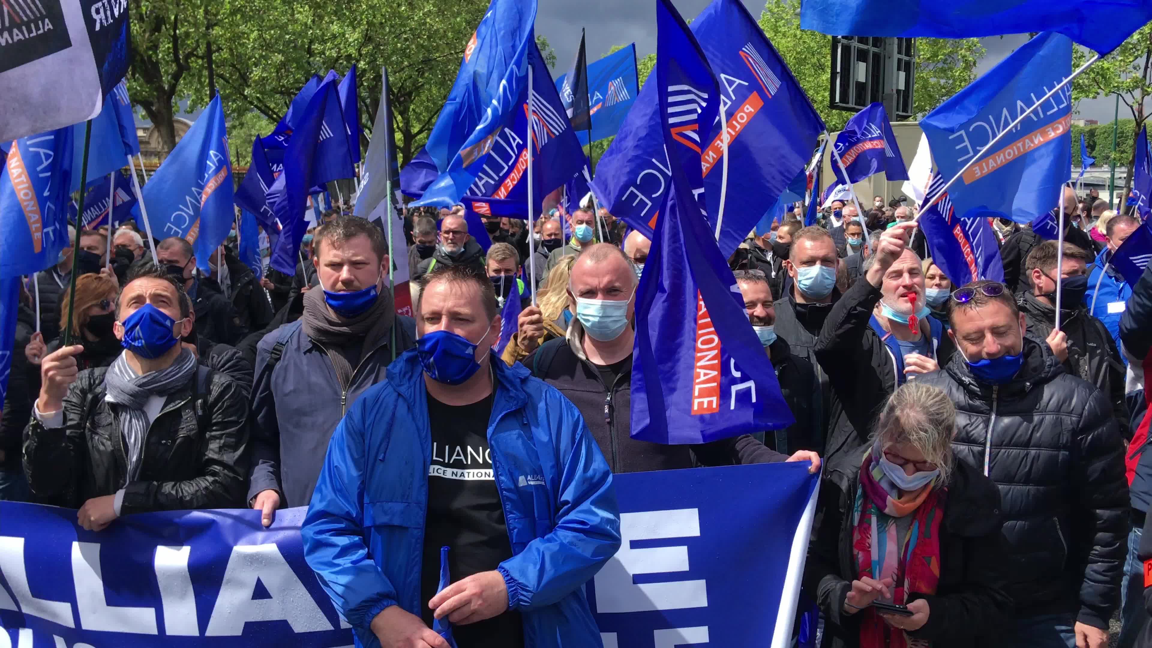 Police unions rally in Paris