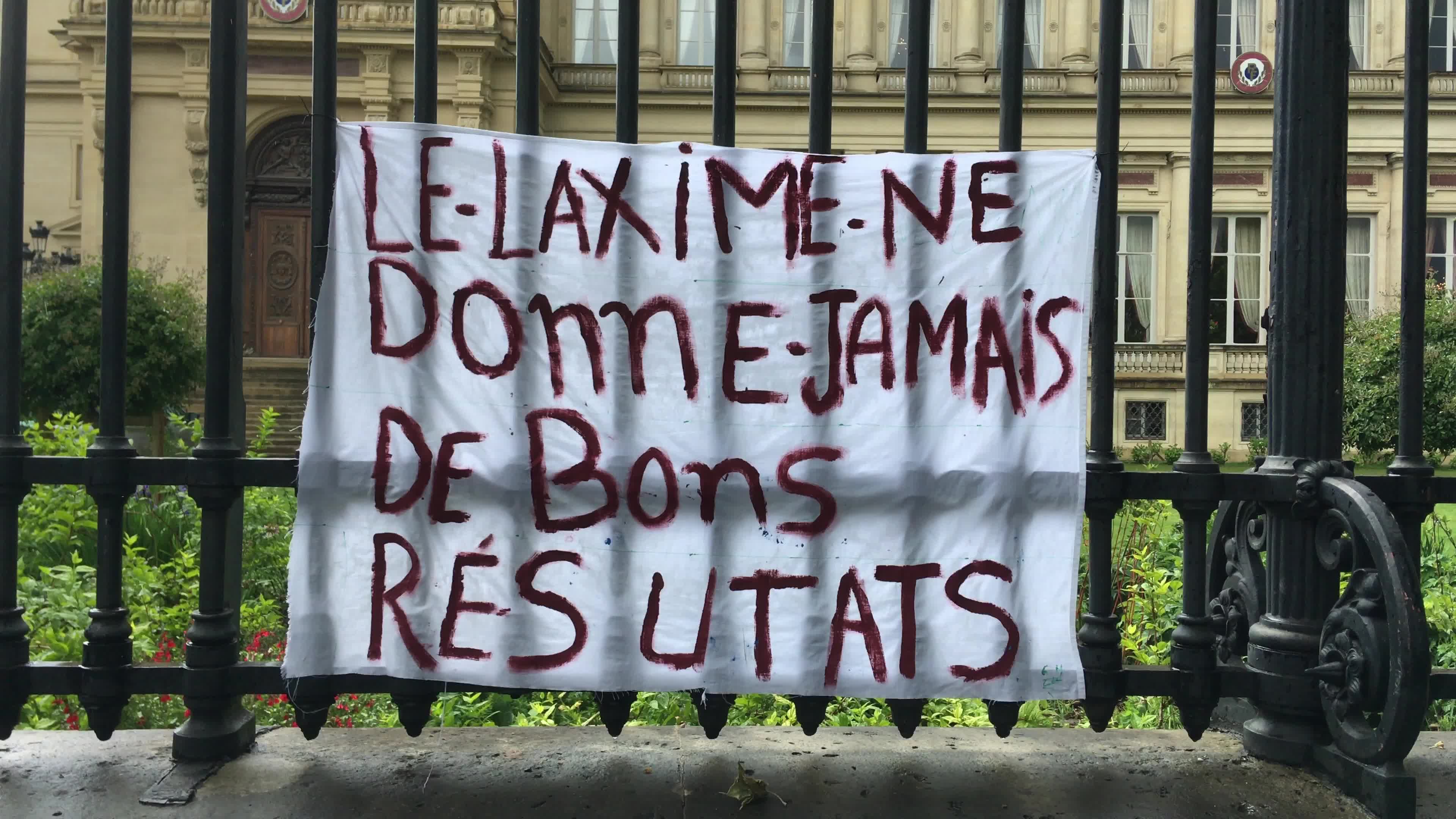 Police unions rally in Paris