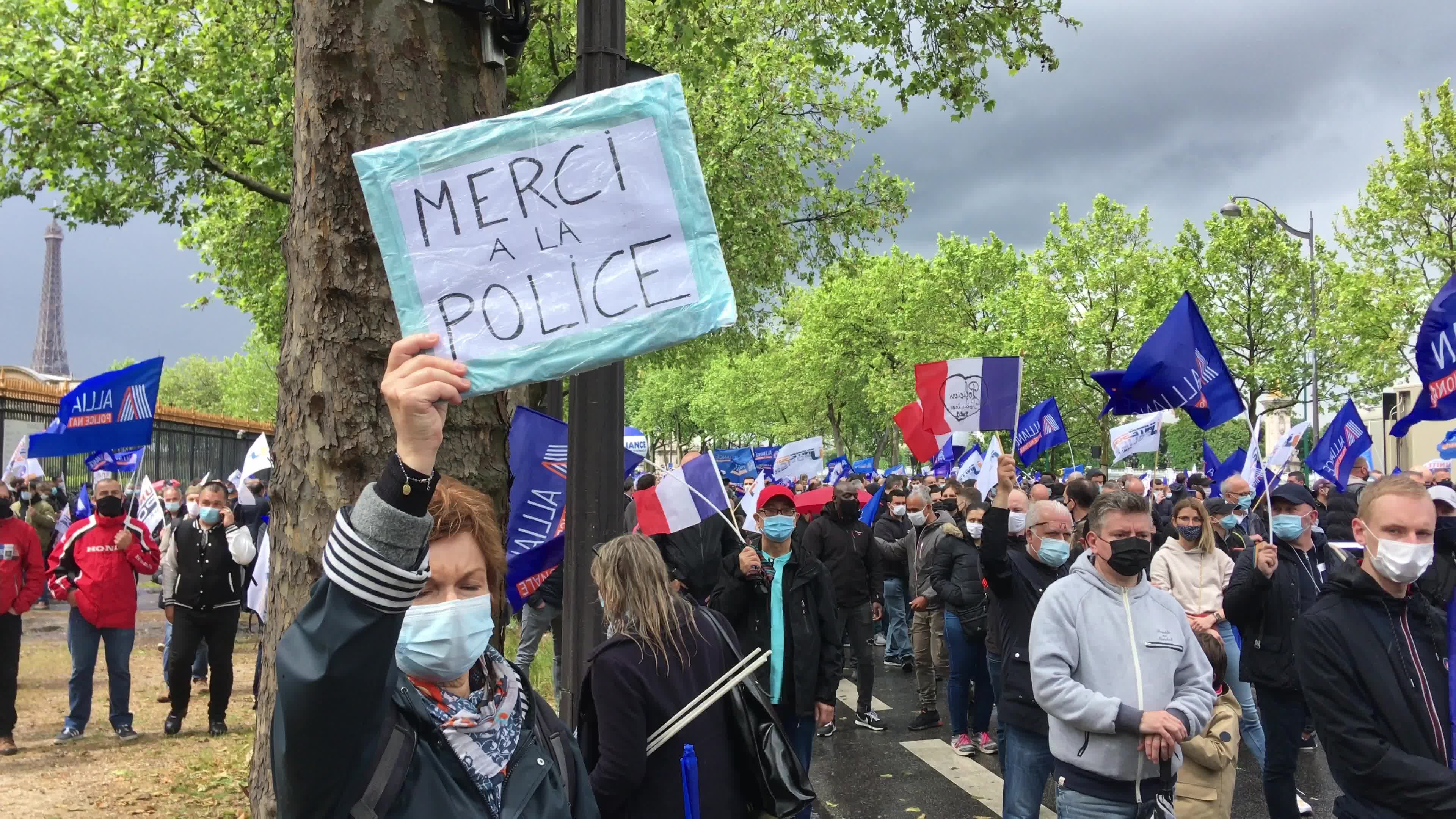 Police unions rally in Paris