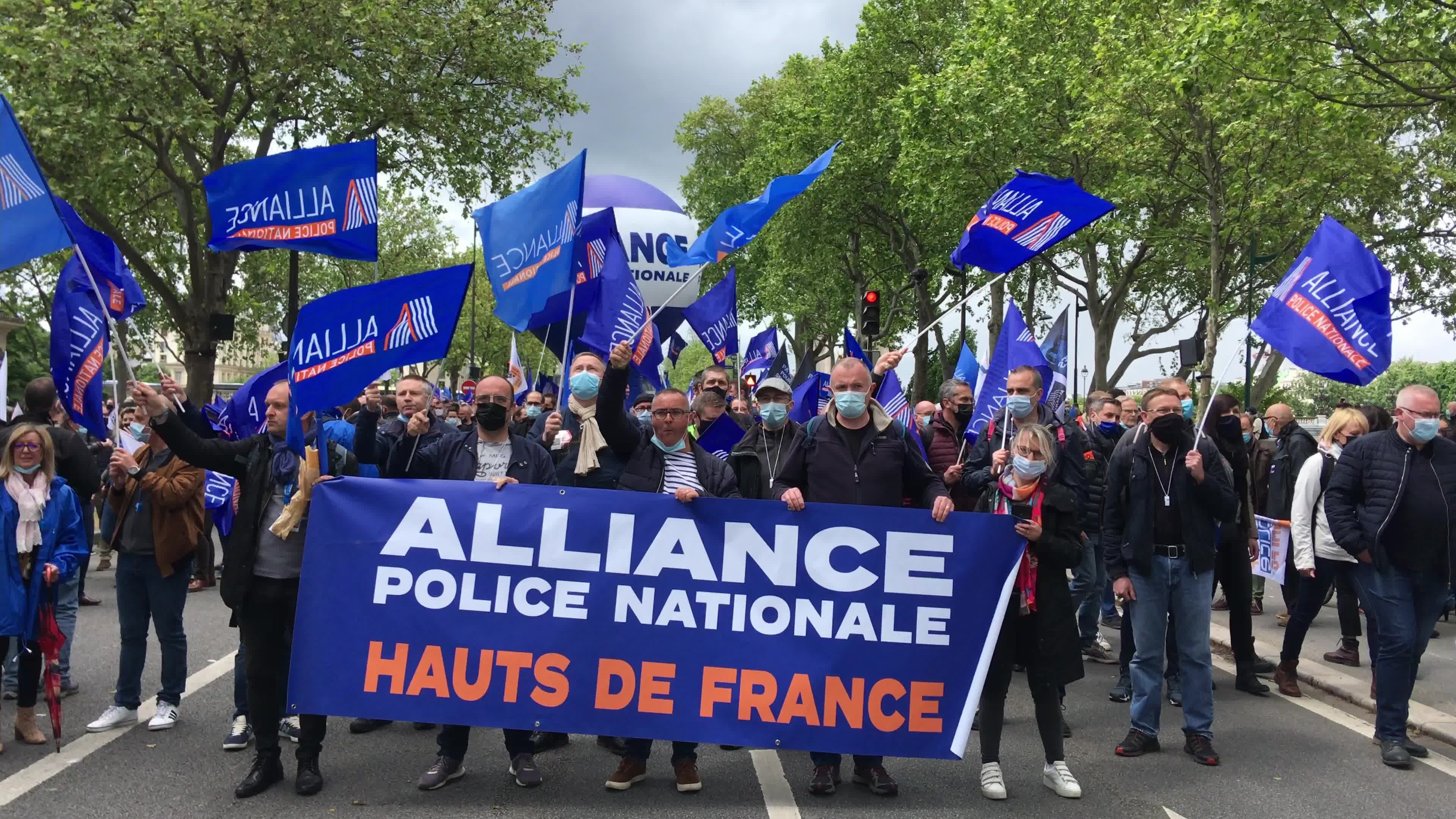 Police unions rally in Paris