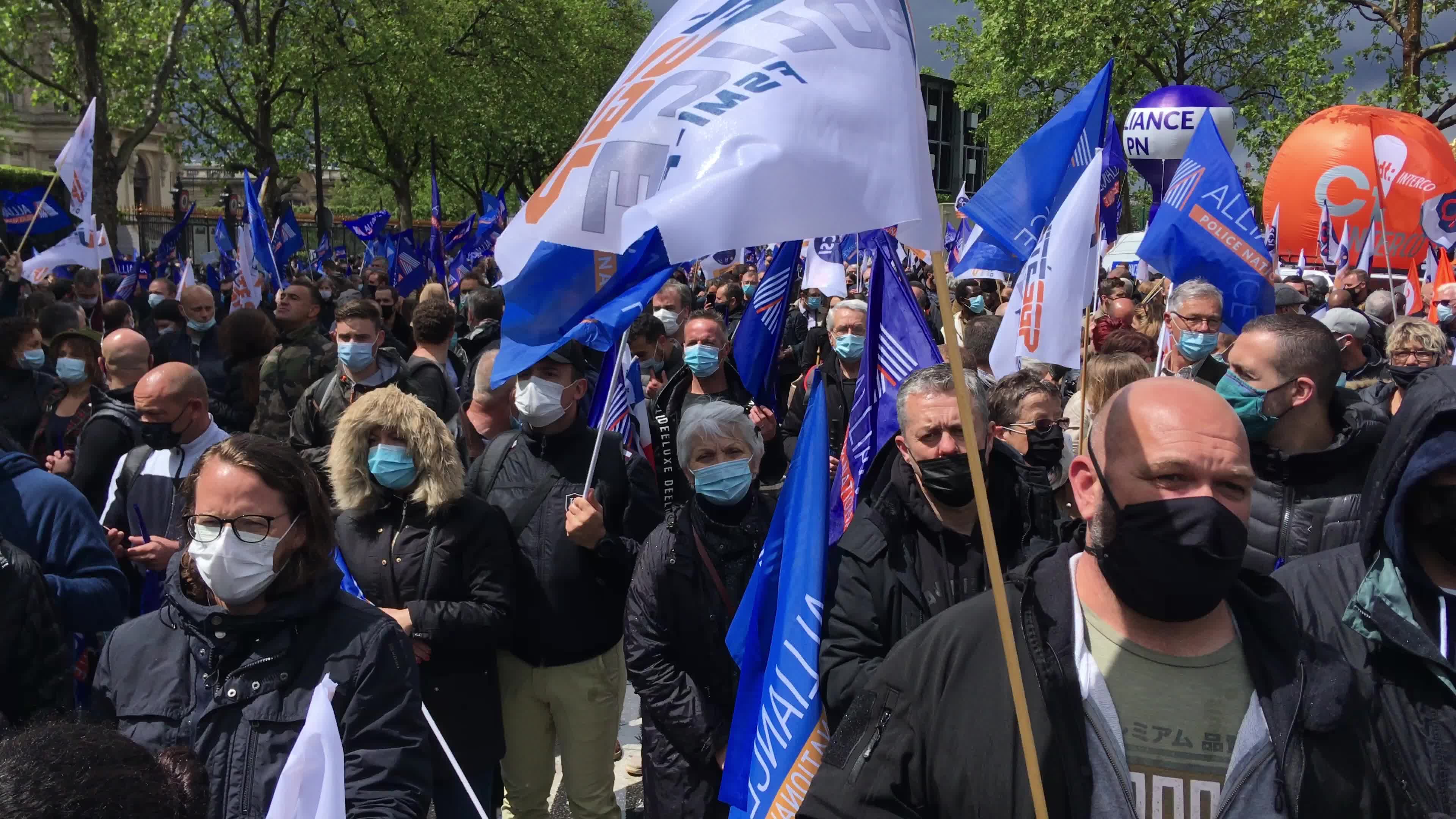 Police unions rally in Paris