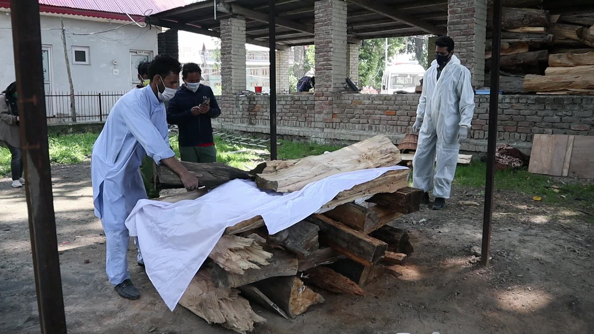 Coronavirus cremation in India