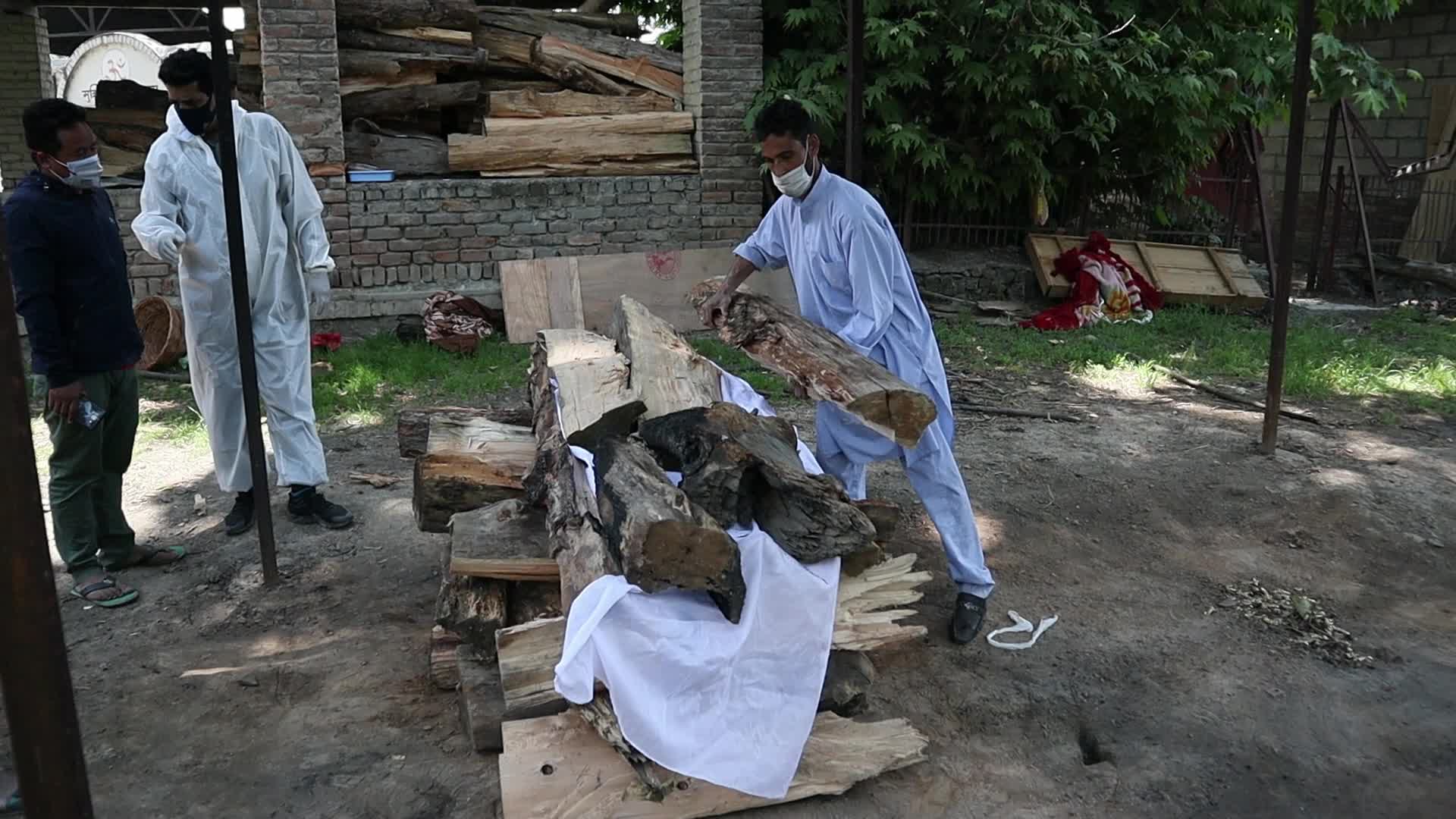 Coronavirus cremation in India
