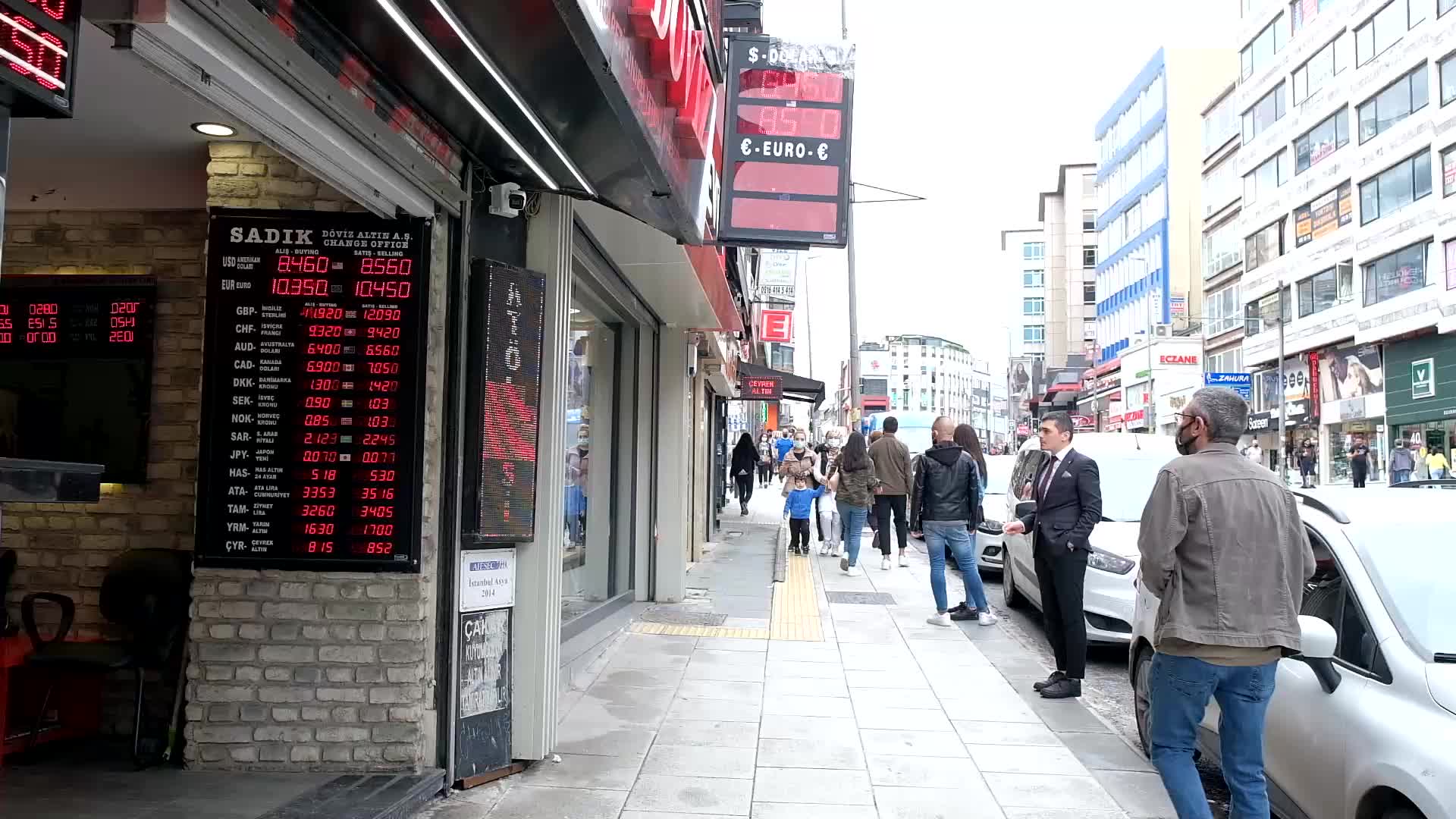 Turkish lira sets new record low