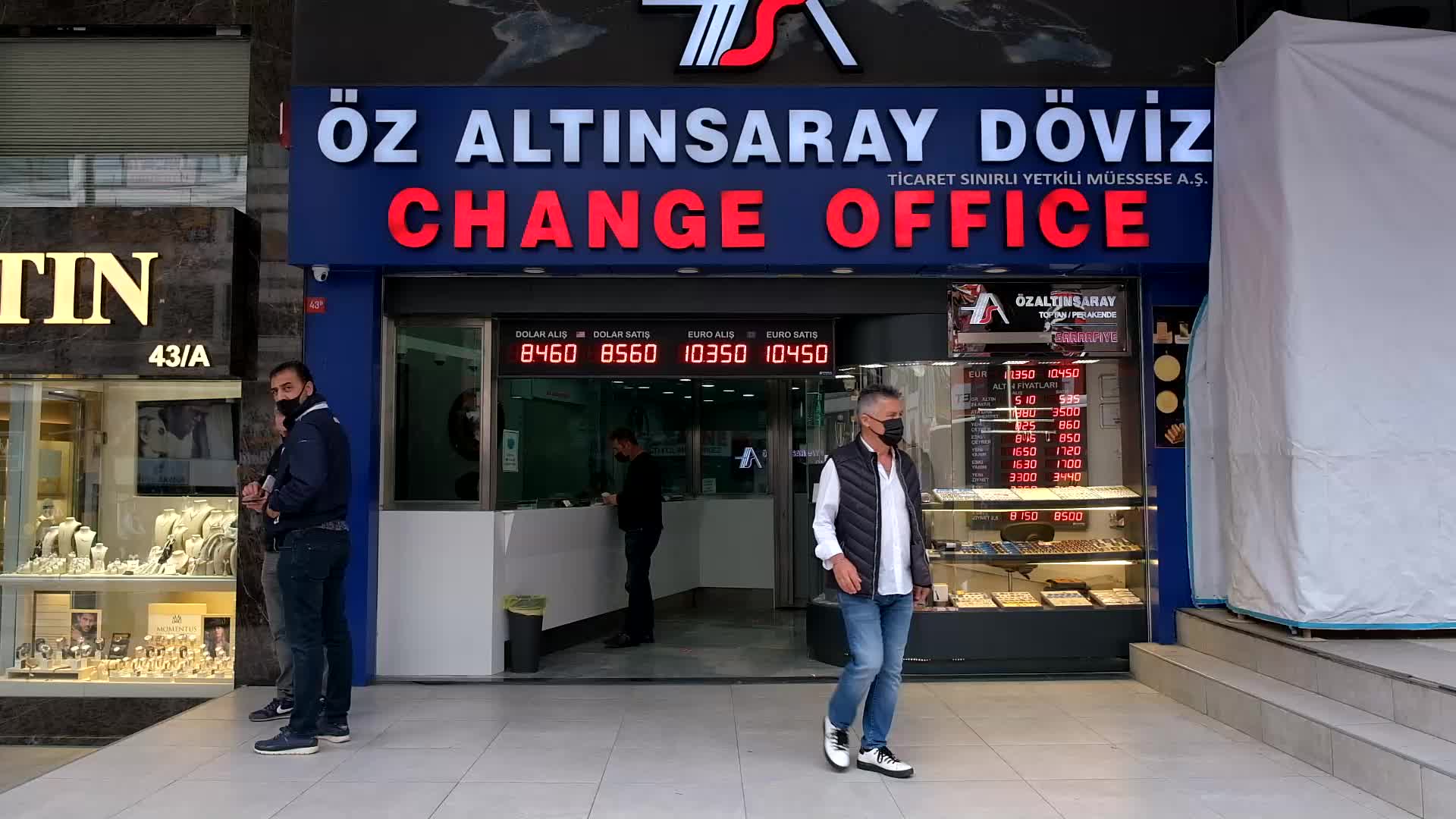 Turkish lira sets new record low