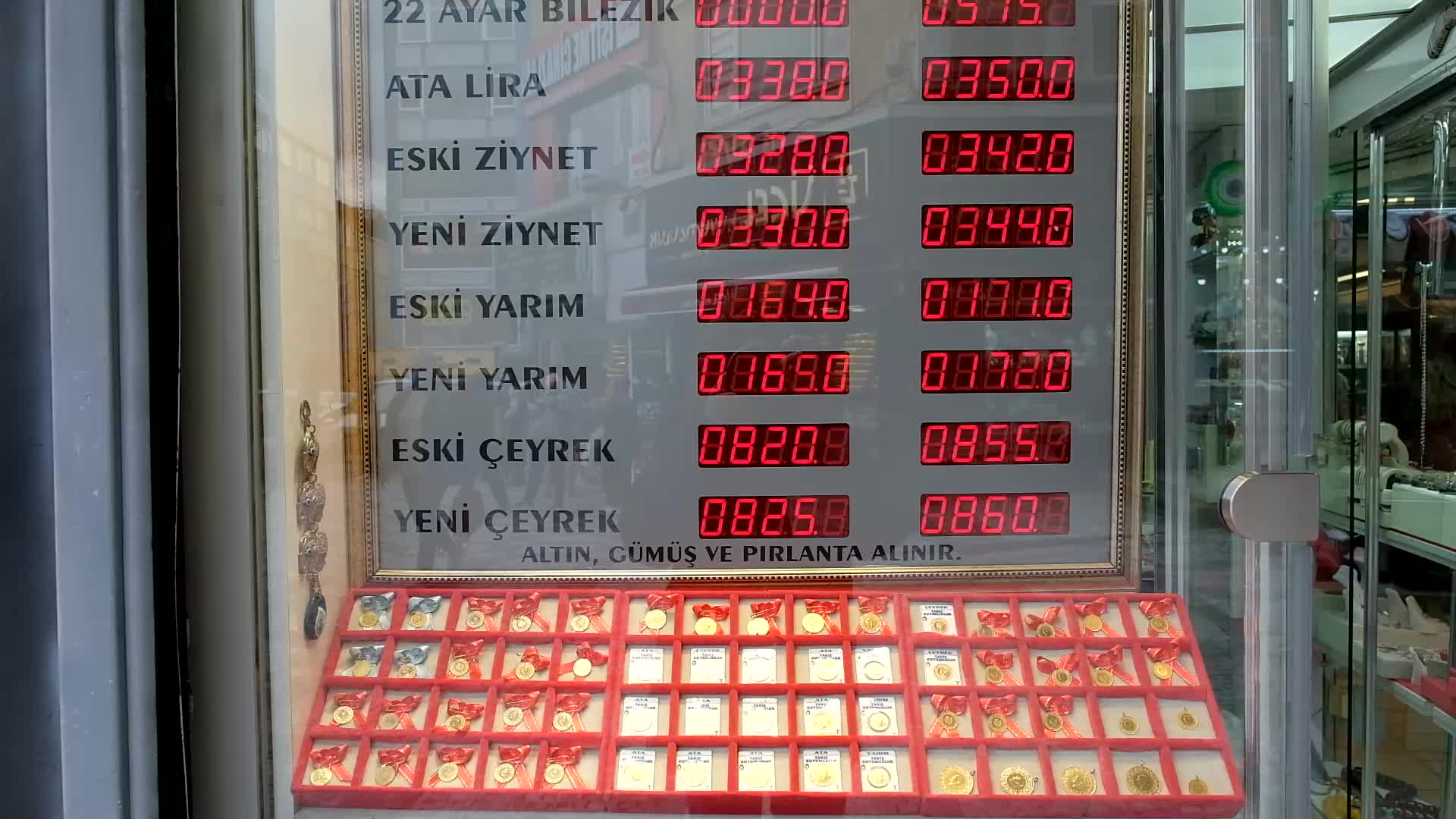Turkish lira sets new record low