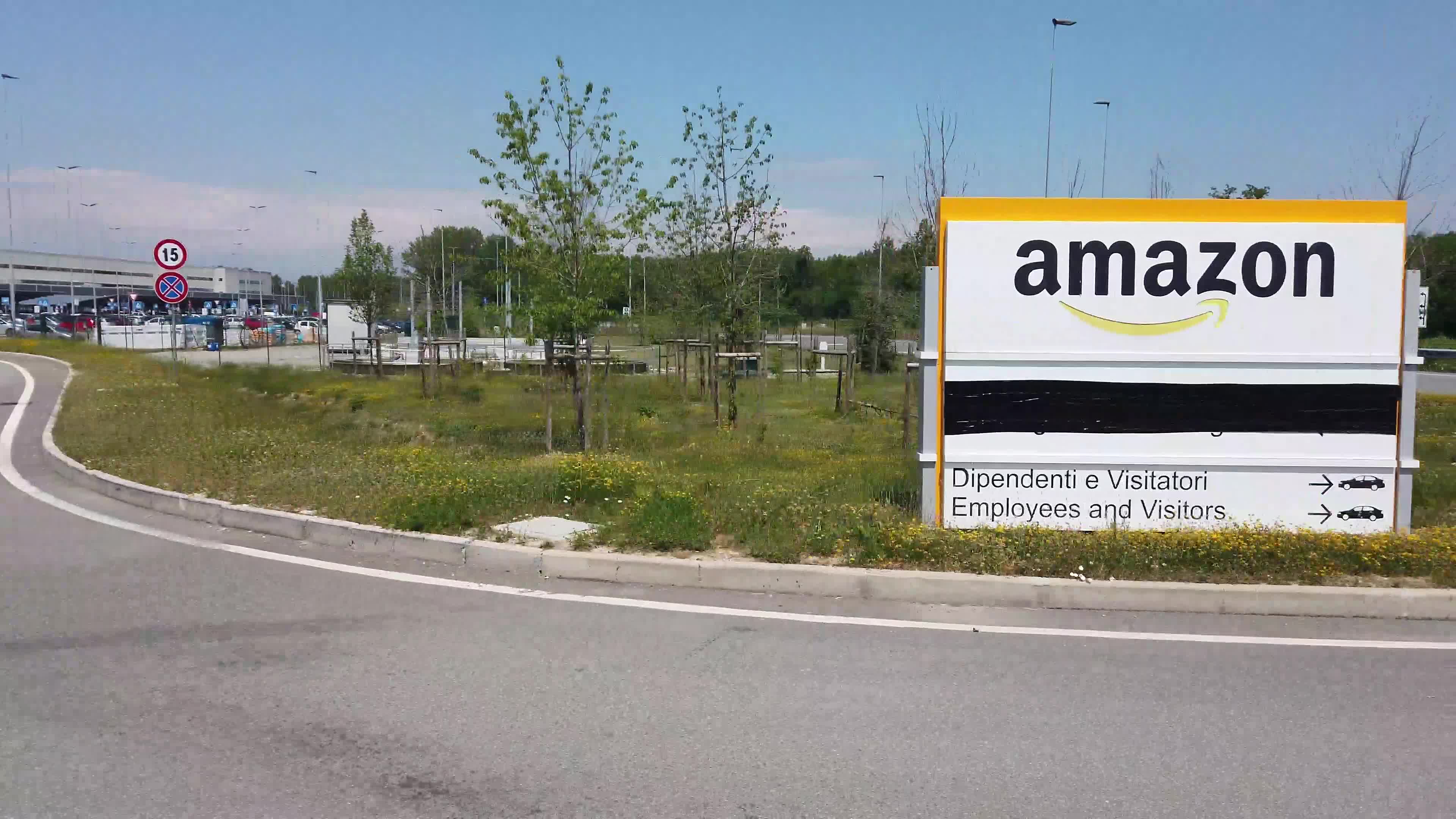 Vaccination point inside the Amazon logistic