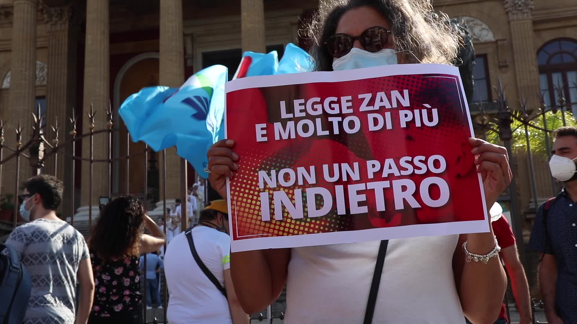Flash-mob against homophobia in Palermo