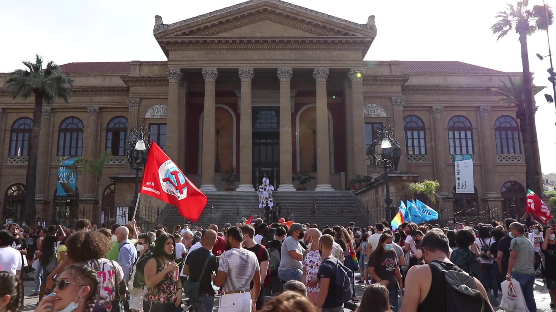 Flash-mob against homophobia in Palermo
